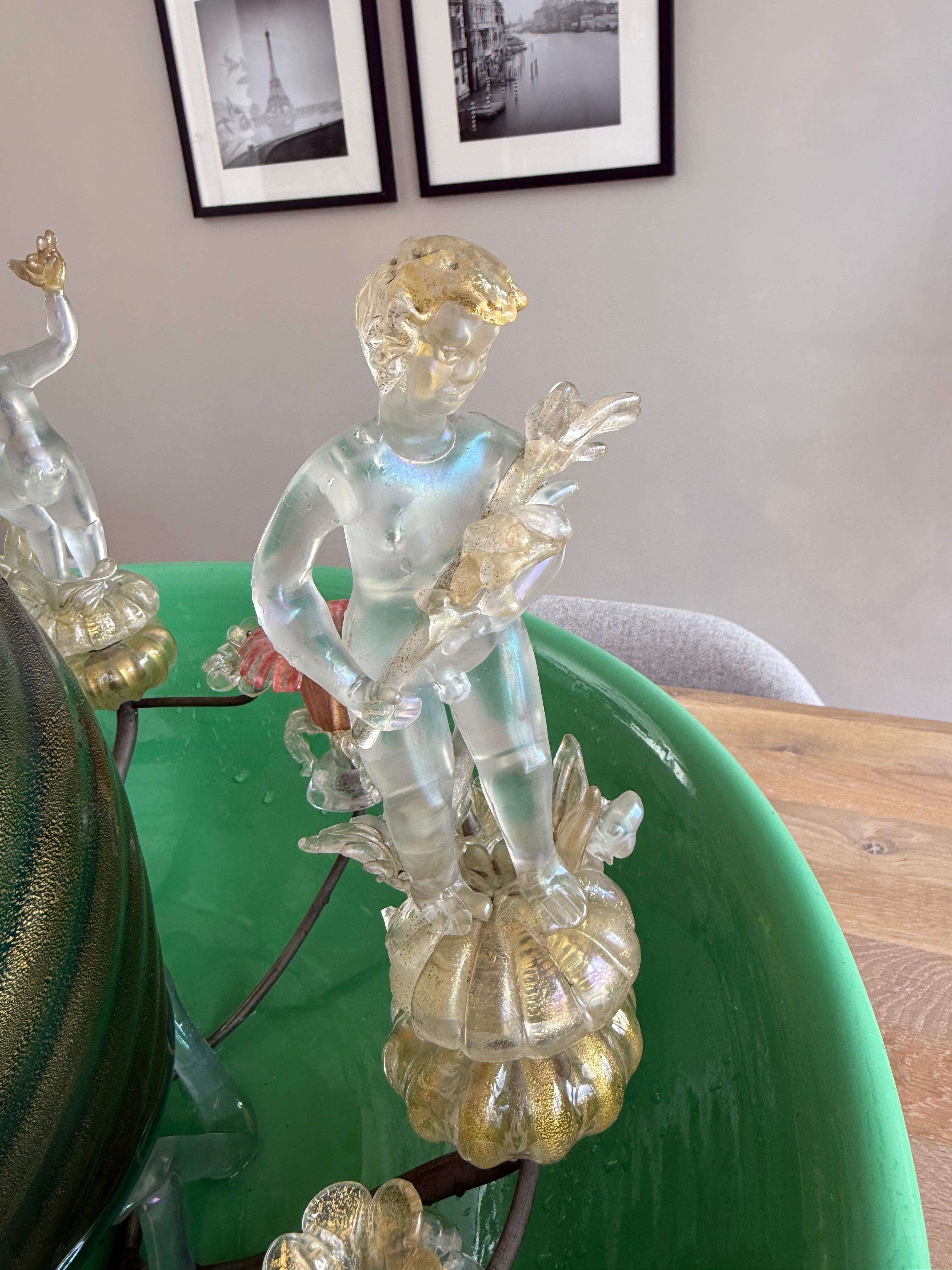 XX secolo Fontana da tavolo in vetro soffiato a mano di Murano con inclusioni di foglie d'oro, Att Gino Cenedese in vendita