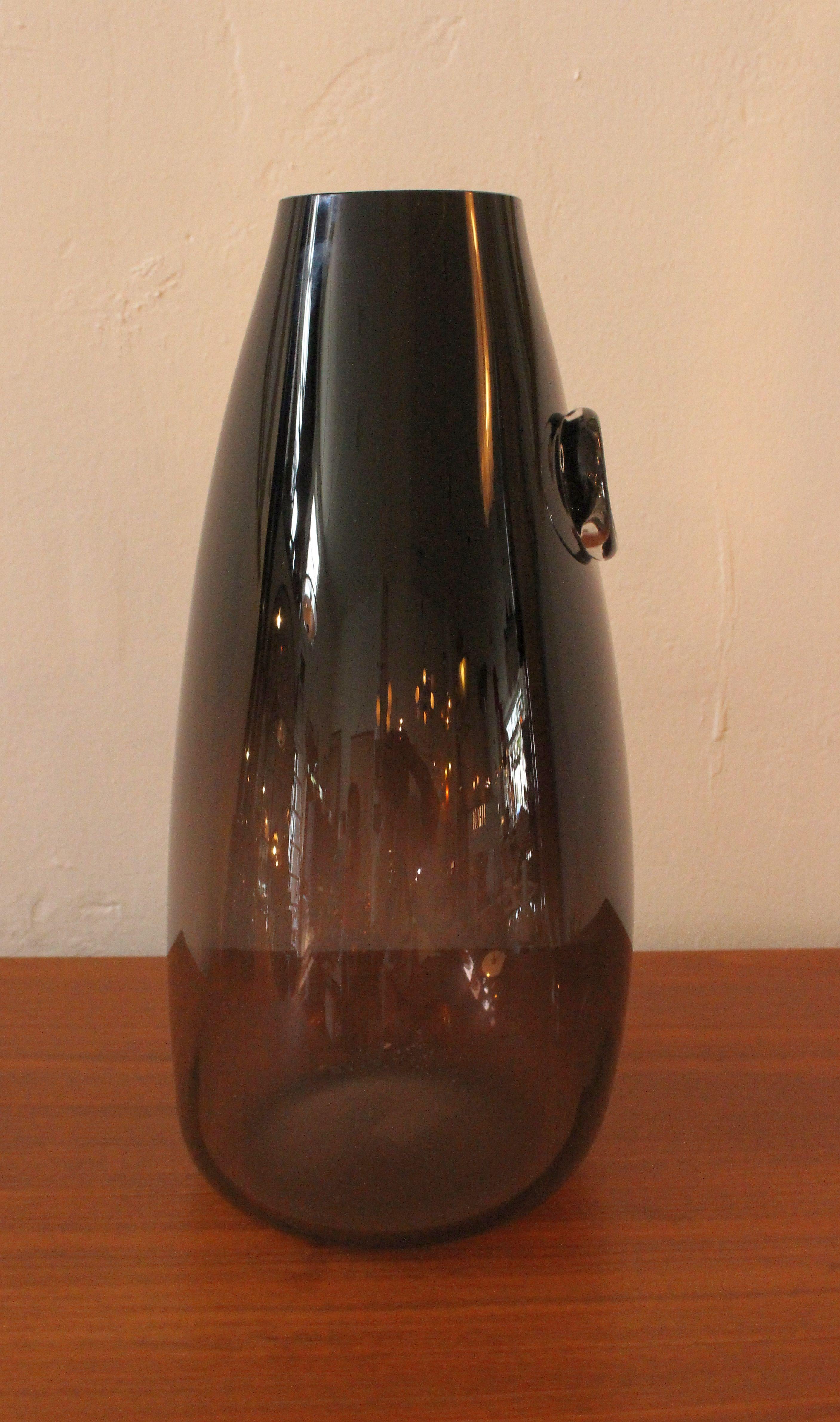 Large Italian vase attributed to Seguso.