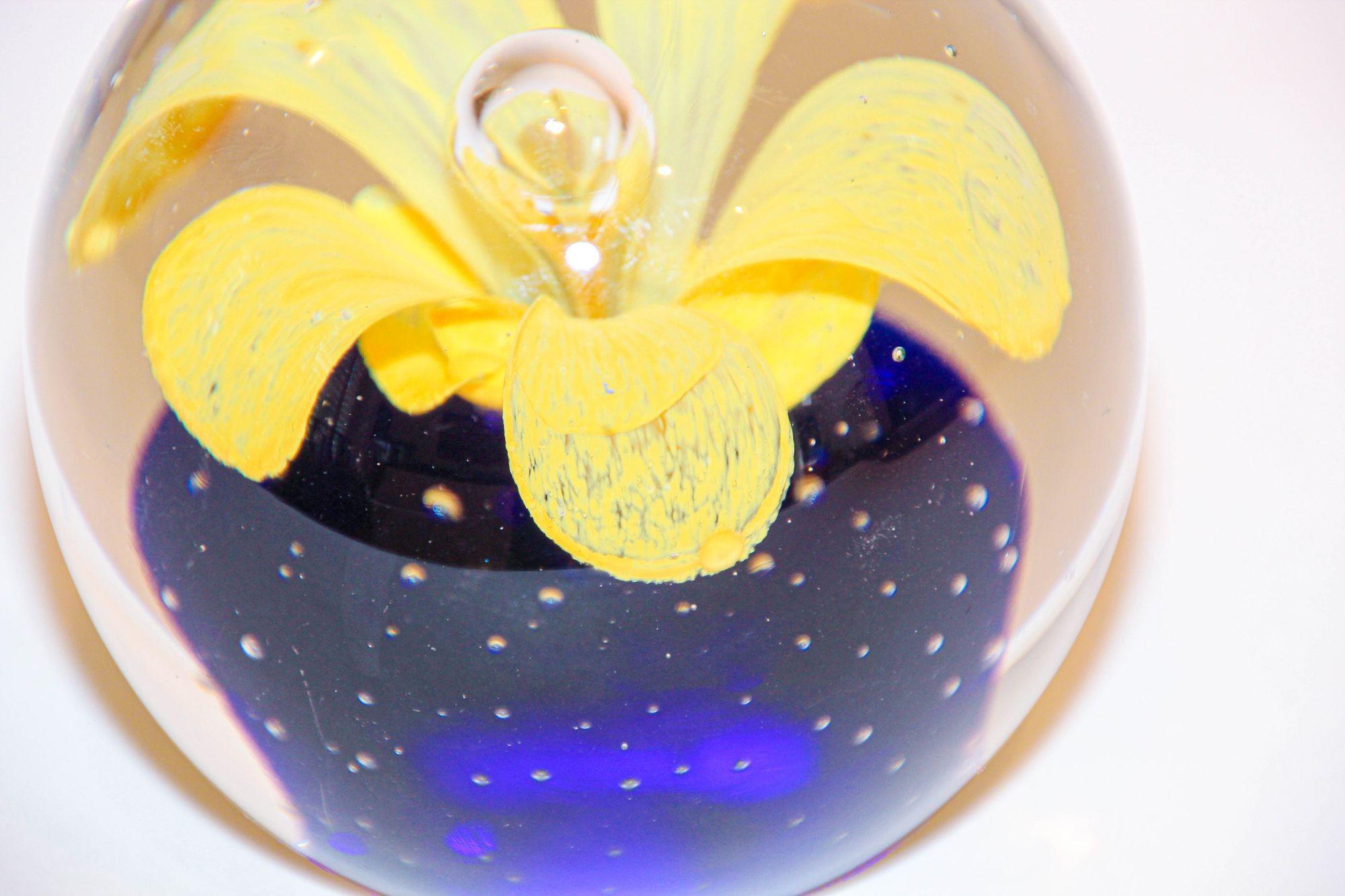 Murano Hand Blown Paperweight Yellow Flower with Blue Base Collectible Art Glass For Sale 4