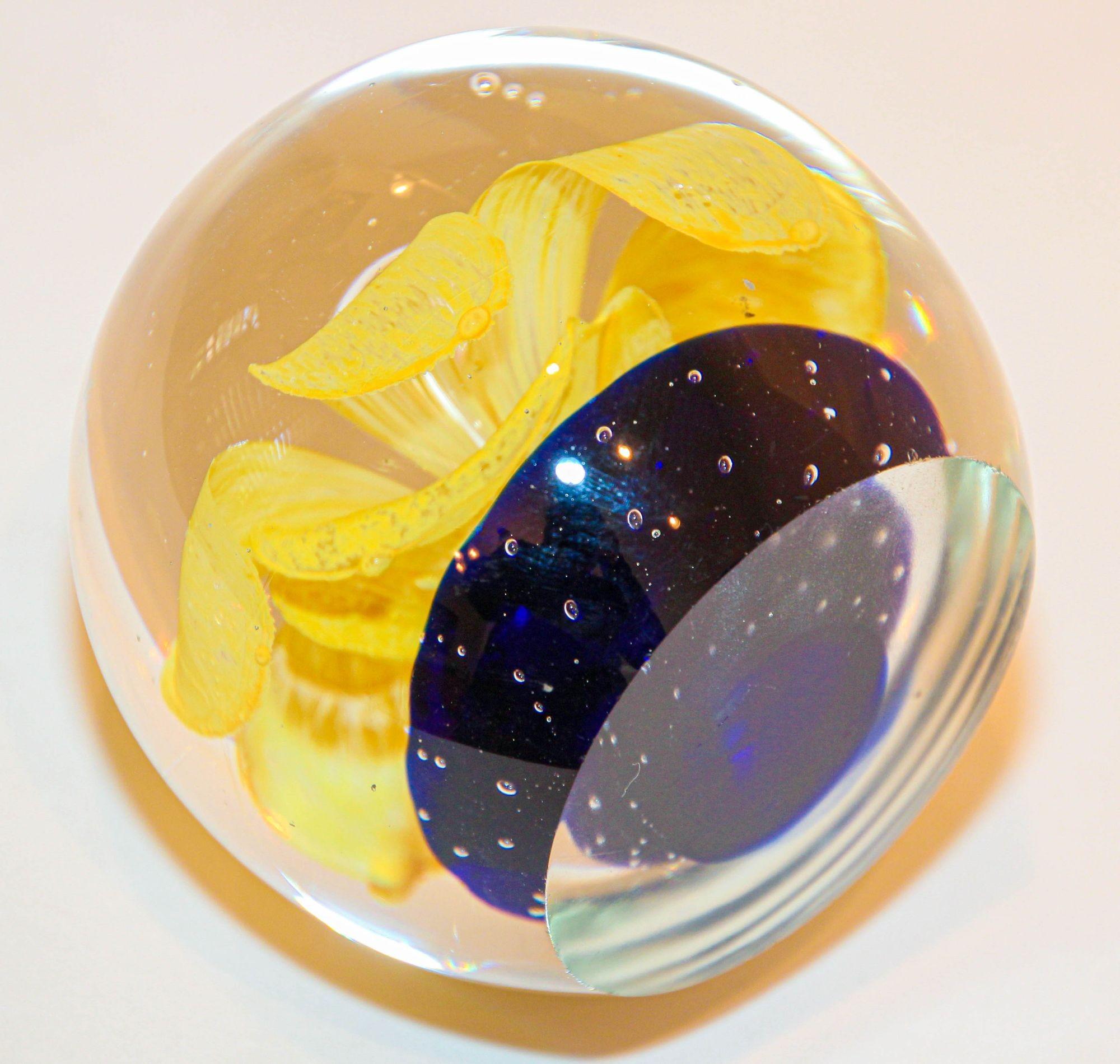 Murano Hand Blown Paperweight Yellow Flower with Blue Base Collectible Art Glass For Sale 8