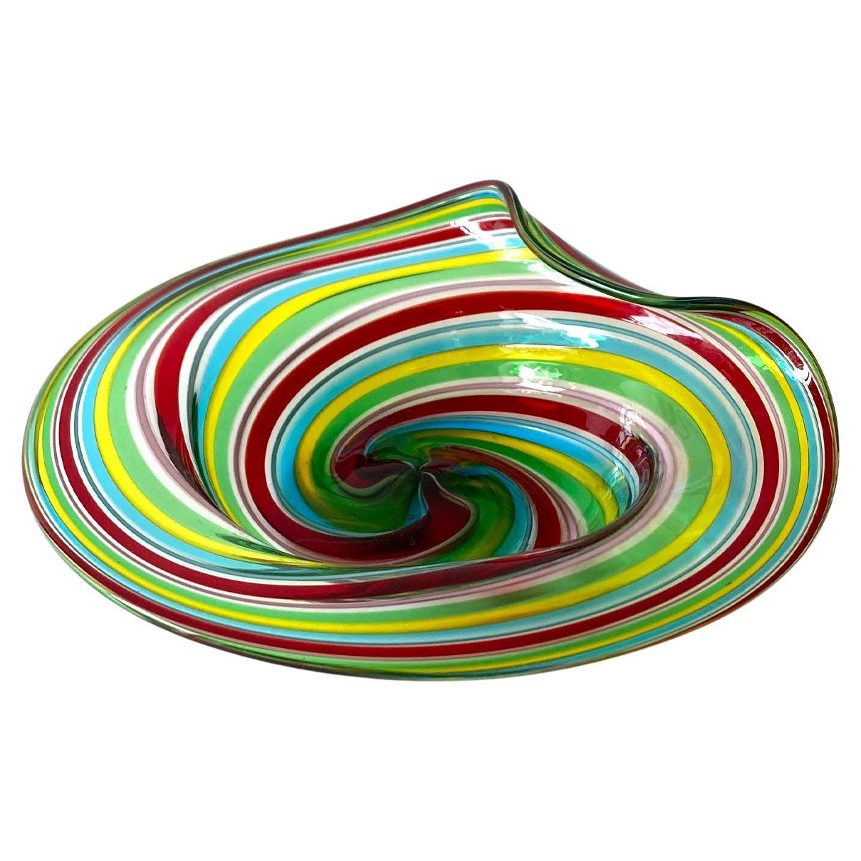 Petite Vide Poche a righe soffiate a mano di Murano con arcobaleno multicolore degli anni '70 in vendita