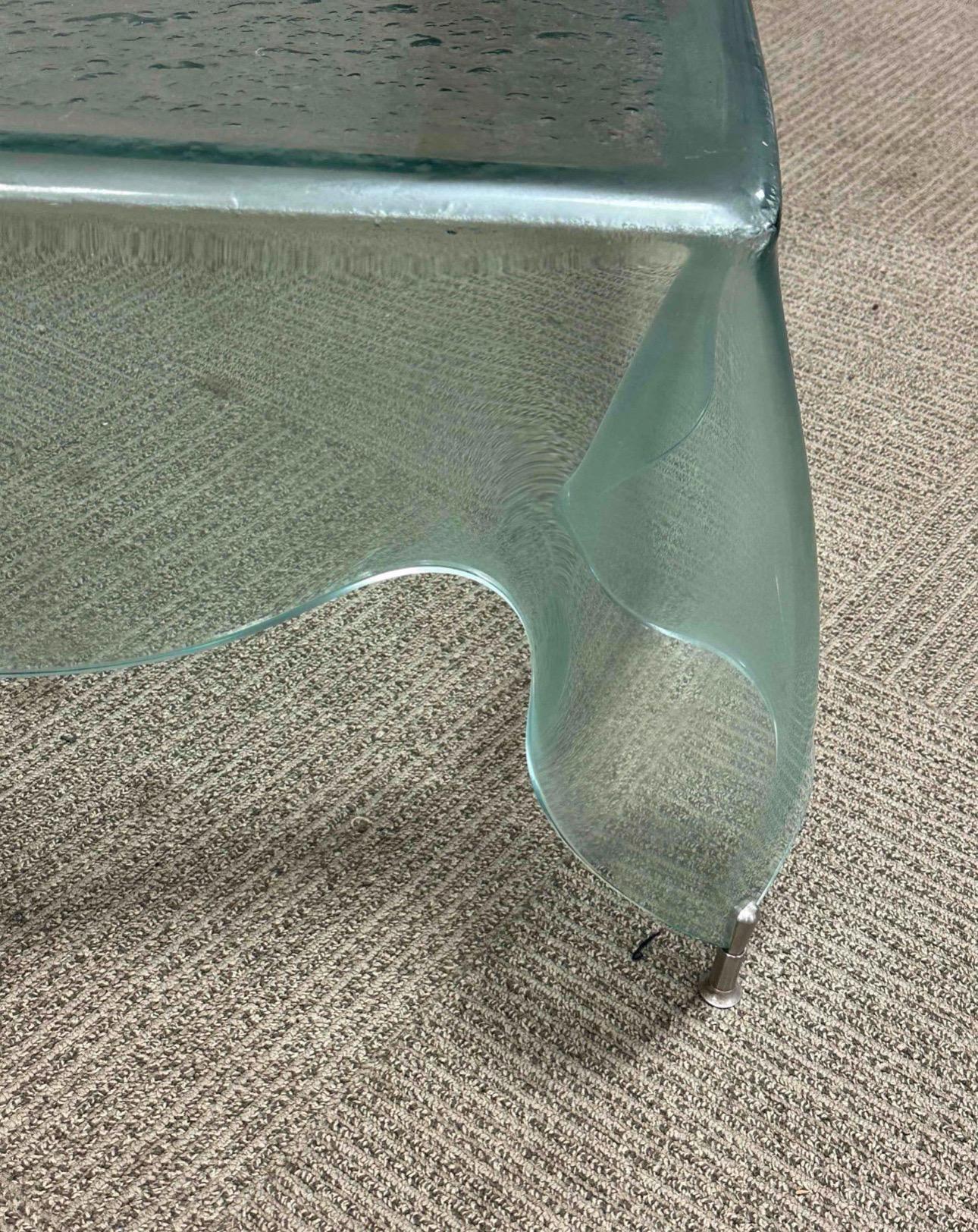 Table basse à mouchoirs en verre soufflé à la main, Vintage By Murano, 1980. 