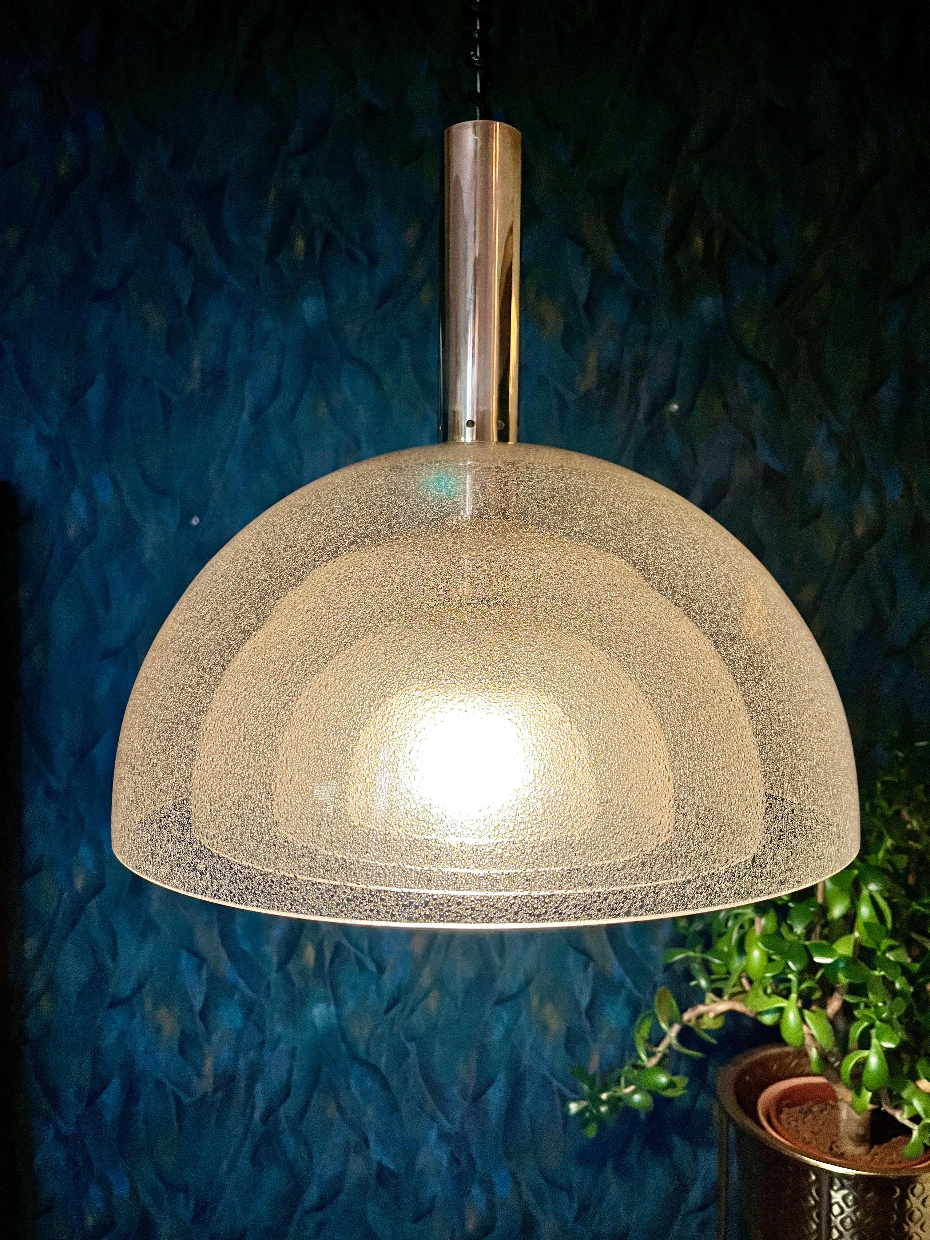 A very heavy mid-century Murano glass pendant light by Carlo Nason, model LT338, for Mazzega.
This rare pendant light features four Murano glass hemispheres of different sizes with a structure of small bubbles (pulegoso glass). These are stacked on