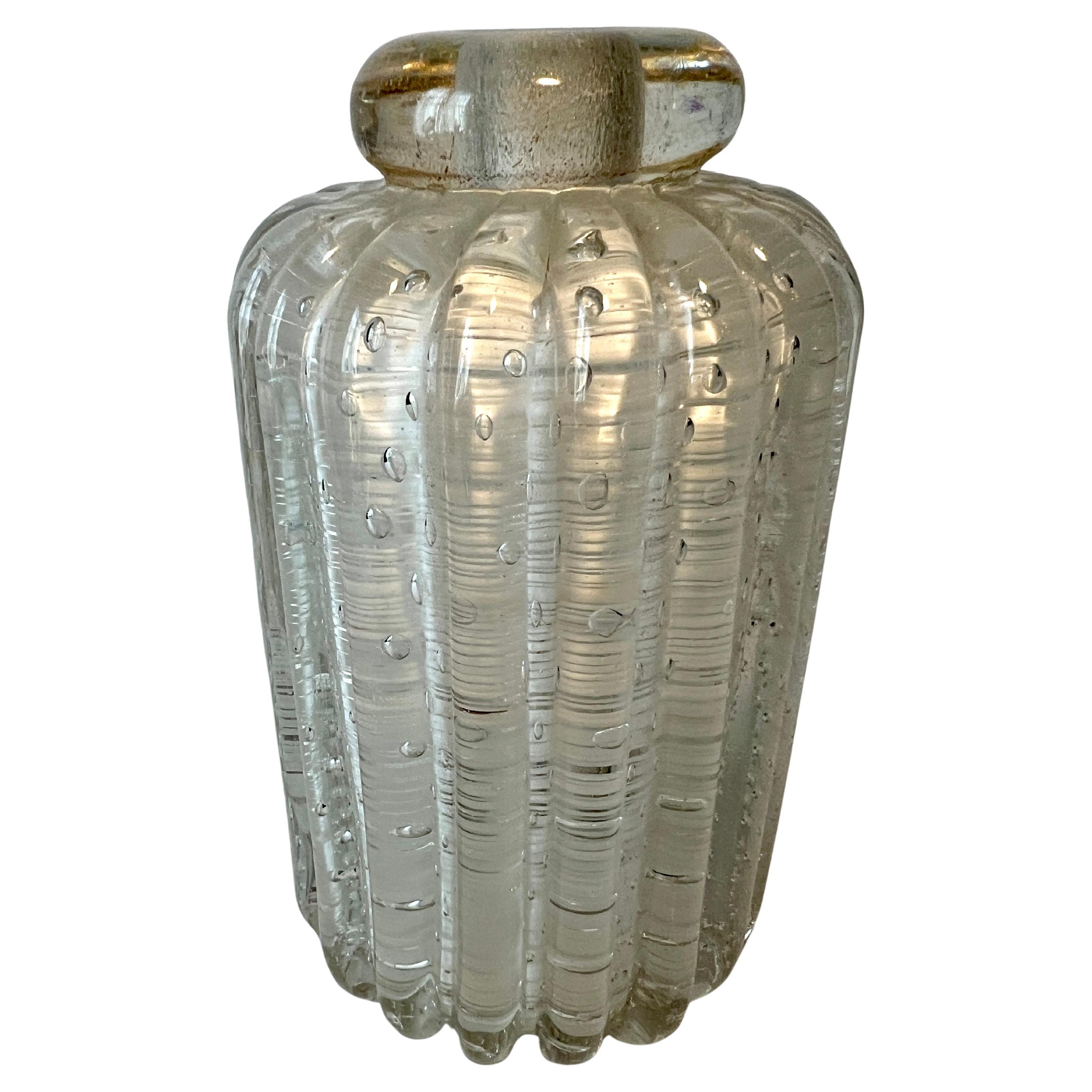 Vaso a bocciolo di Murano con nervatura pesante e scaglie d'oro in vendita