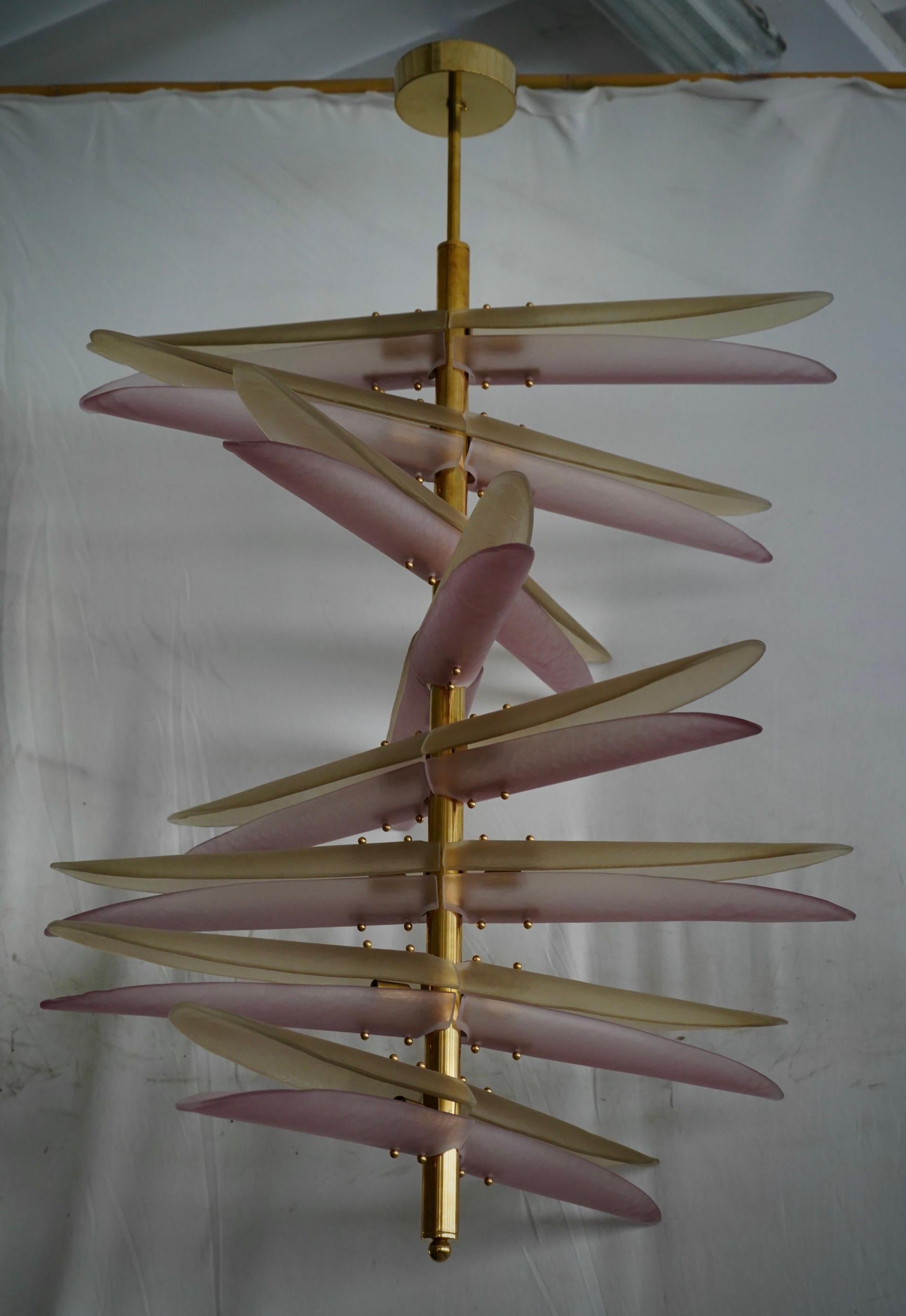 Murano Helix Rosa und Bernstein Kunstglas und Messing Kronleuchter und Anhänger, 2020 im Angebot 2