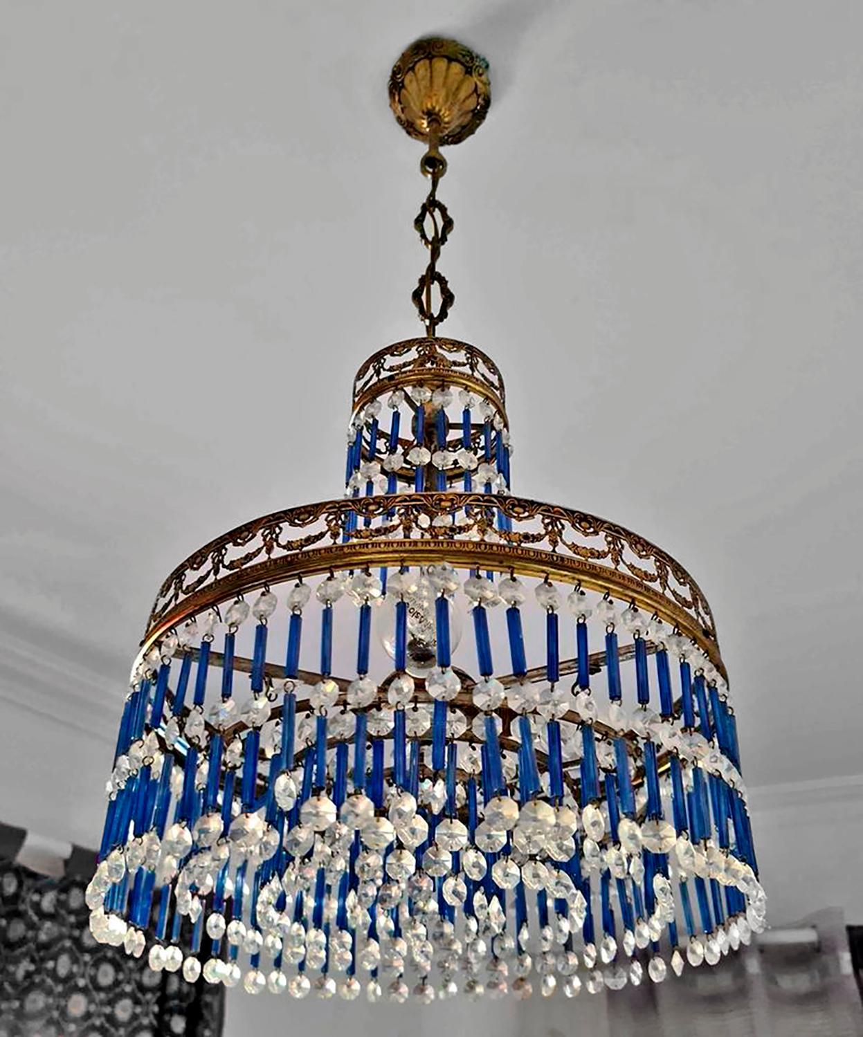 Murano Hollywood Regency Blue Crystal Teardrops Wedding Cake Gilt Chandelier In Good Condition In Coimbra, PT
