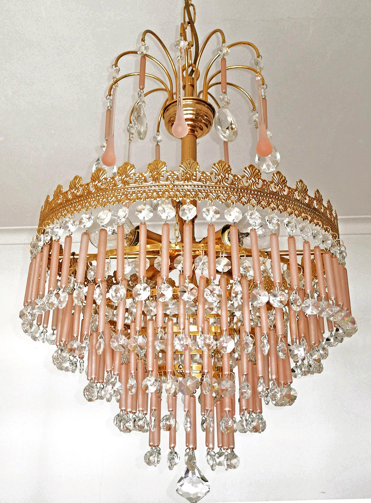 Fabulous Italian Murano Art Deco, pink glass drops and crystal 4-light gilt chandelier
Dimensions:
Diameter 13 in/ 33 cm
Height 38.5 in (chain 10 in) / 98 cm (chain 25 cm)
Weight: 11 lb/ 5 Kg
Four light bulbs E14/ good working condition
Assembly