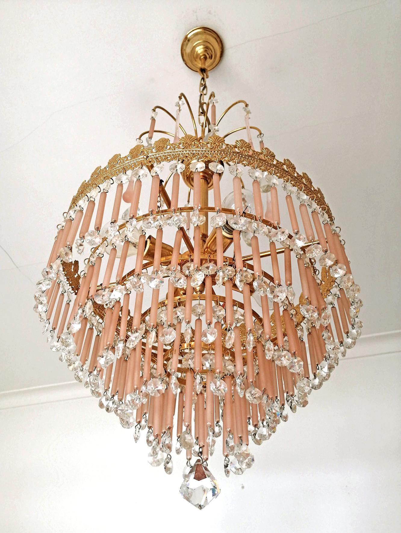 Gilt Hollywood Regency Wedding Cake Chandelier in Pink Murano Glass and Crystal In Good Condition For Sale In Coimbra, PT