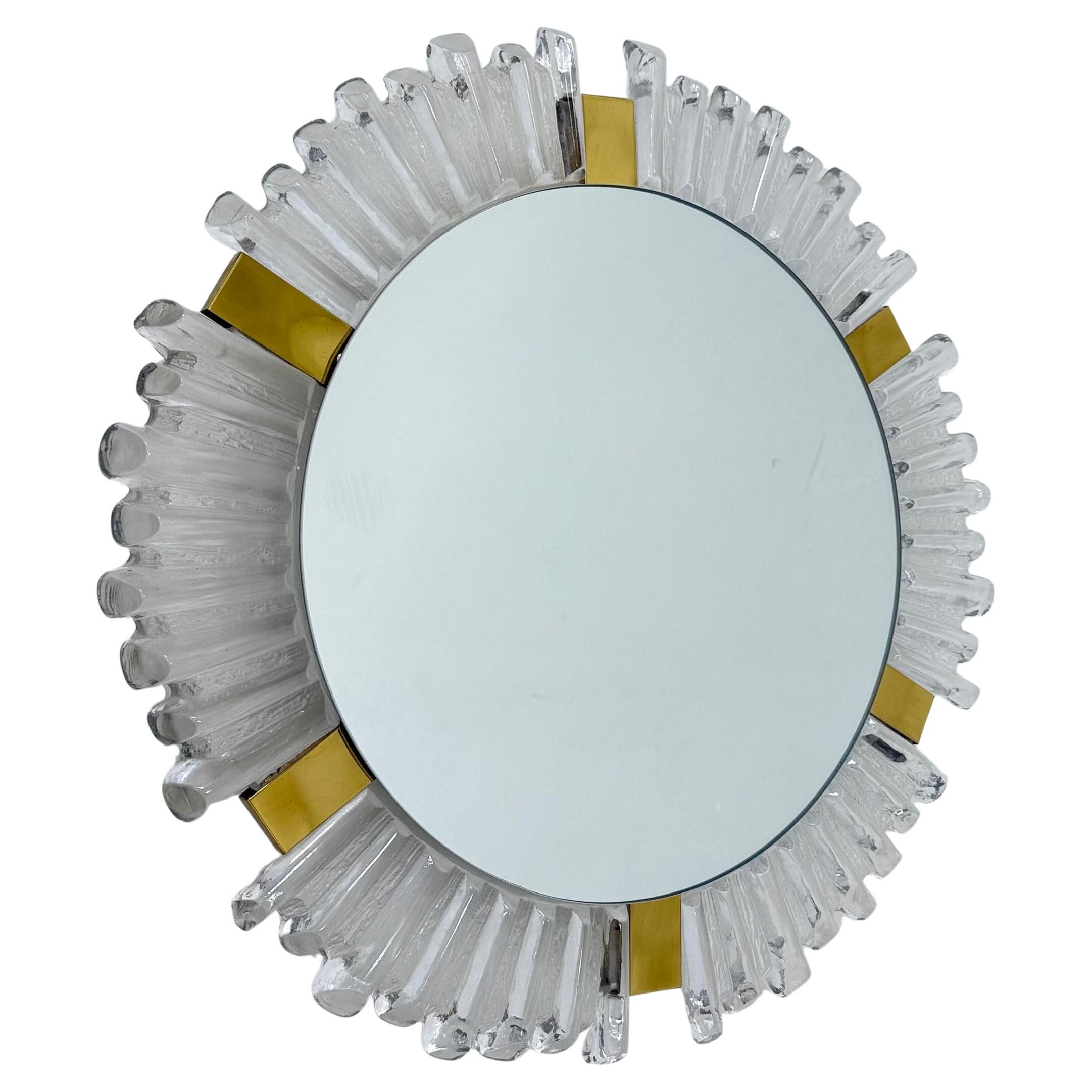 Miroir rétro-éclairé en verre de Murano et laiton attribué à J.T. Kalmar pour Kalmar en vente