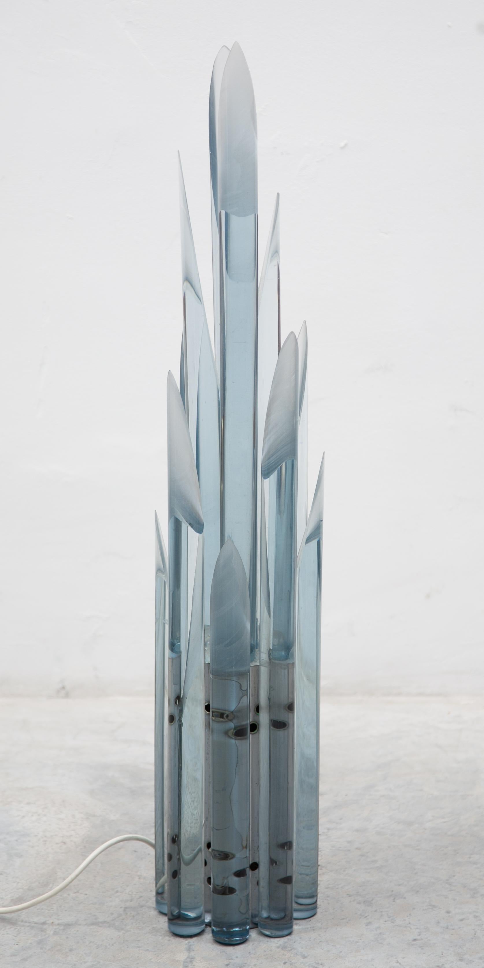 Lámpara de mesa escultórica de cristal macizo tubular facetado de Murano, años 60 Hecho a mano