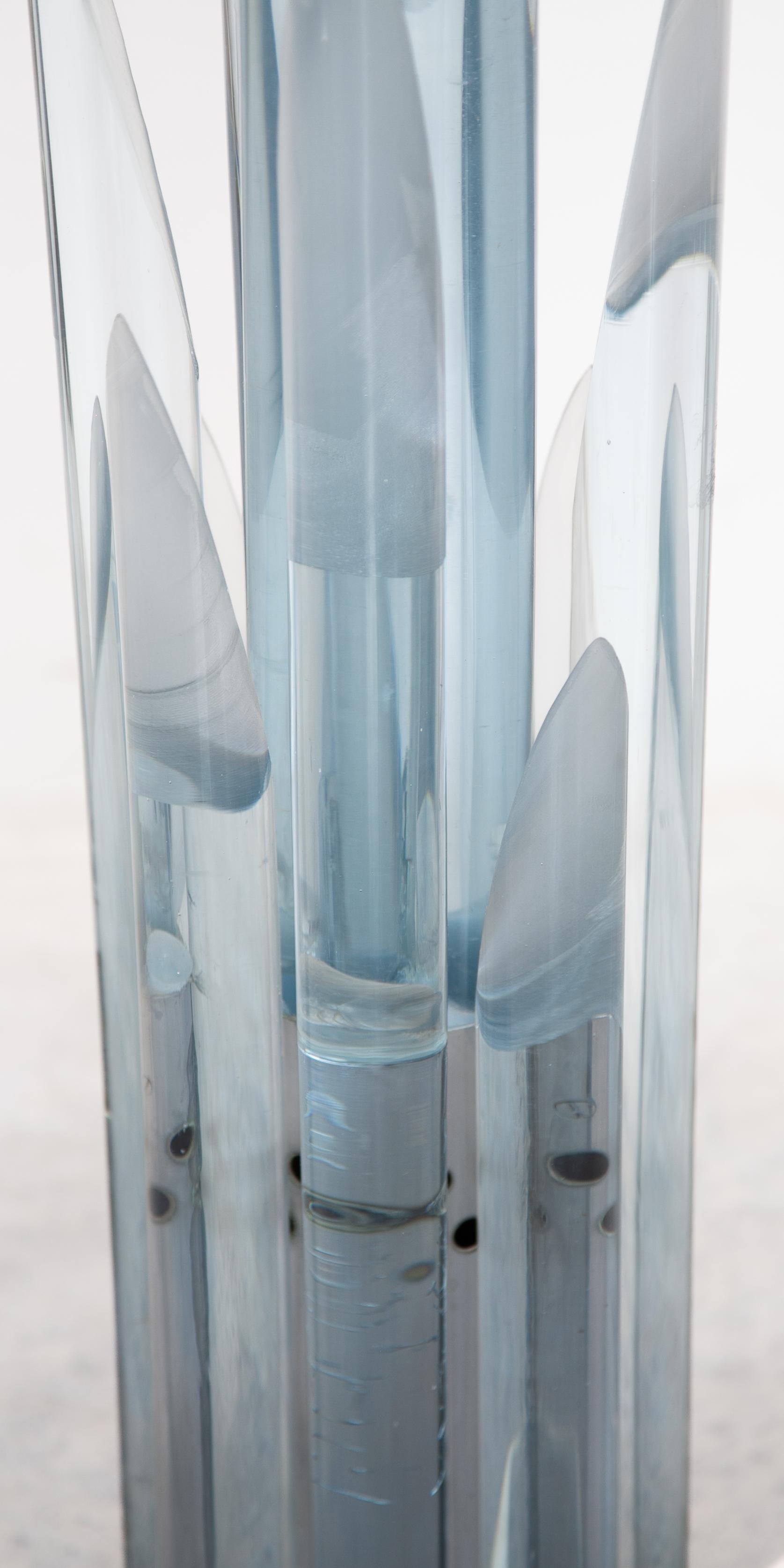Lámpara de mesa escultórica de cristal macizo tubular facetado de Murano, años 60 1