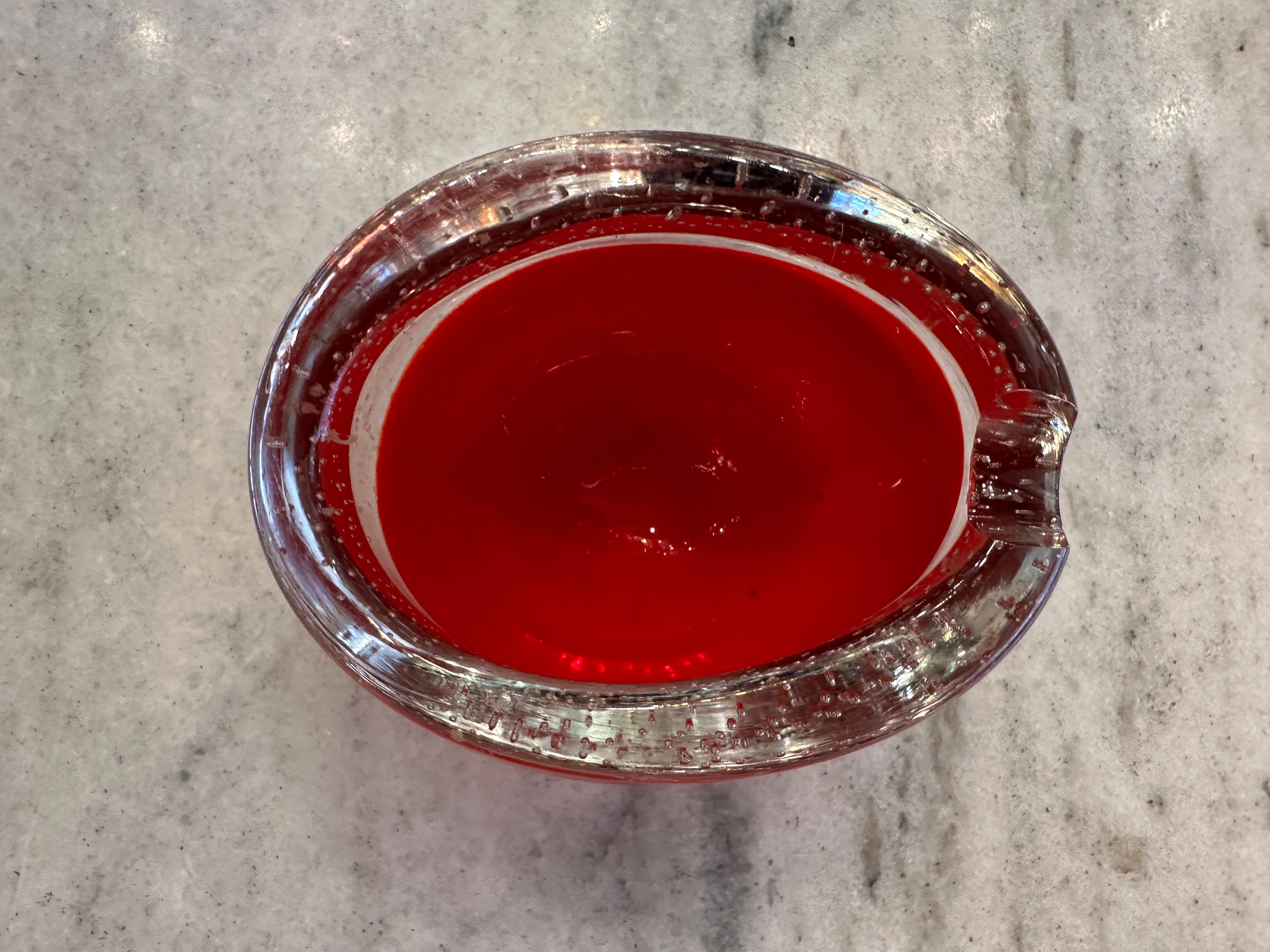 Murano in color red, 1930, Italian, Technique: Bubbles controlled For Sale 4