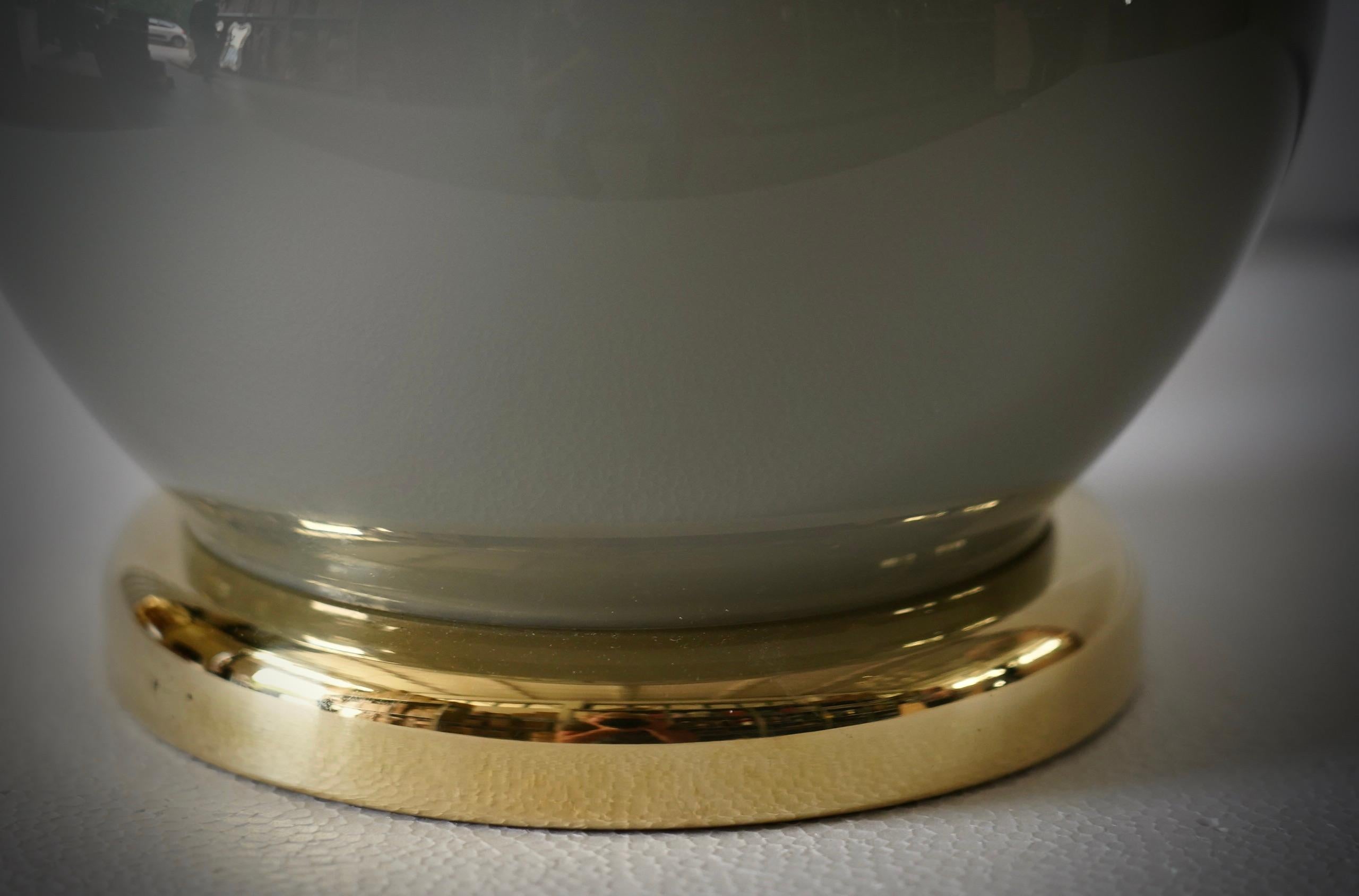 Lámpara de sobremesa de cristal soplado gris y latón de Murano al estilo de Vistosi, 1970 en venta 2