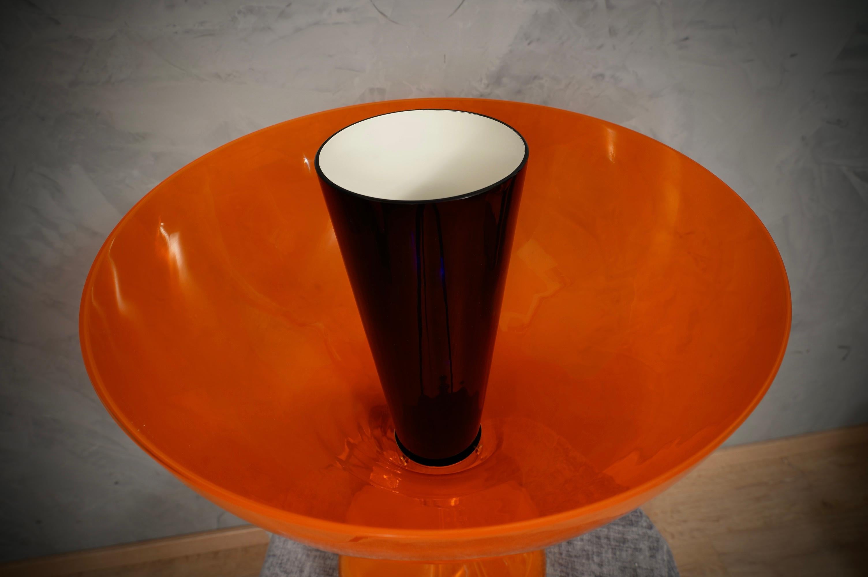 Verre de Murano Lampe de bureau de Murano en verre orange soufflé Vistosi et laiton, 1980 en vente