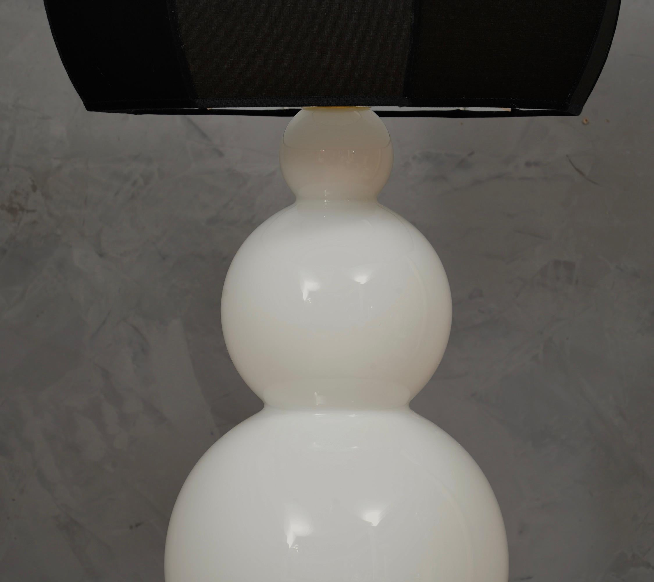 Italian Murano in Style of Vistosi Blown White Glass and Brass Table Lamp, 1980 For Sale