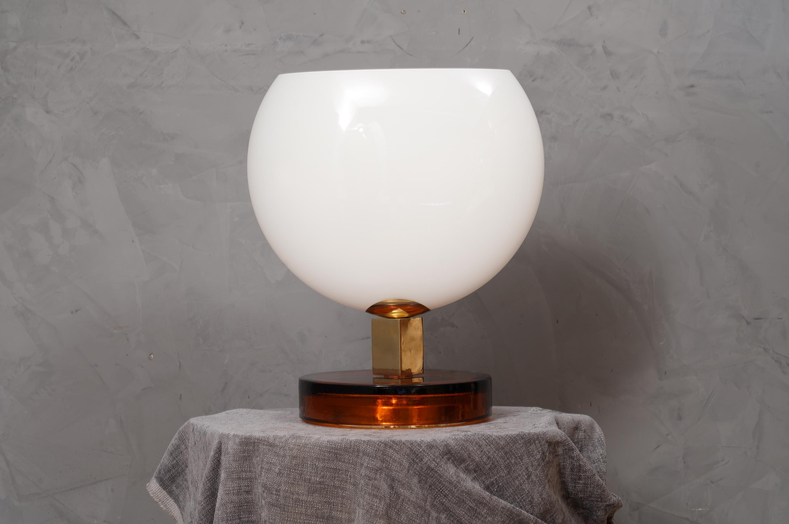 Murano in Style of Vistosi Blown White Glass and Brass Table Lamp, 1980 In Good Condition In Rome, IT