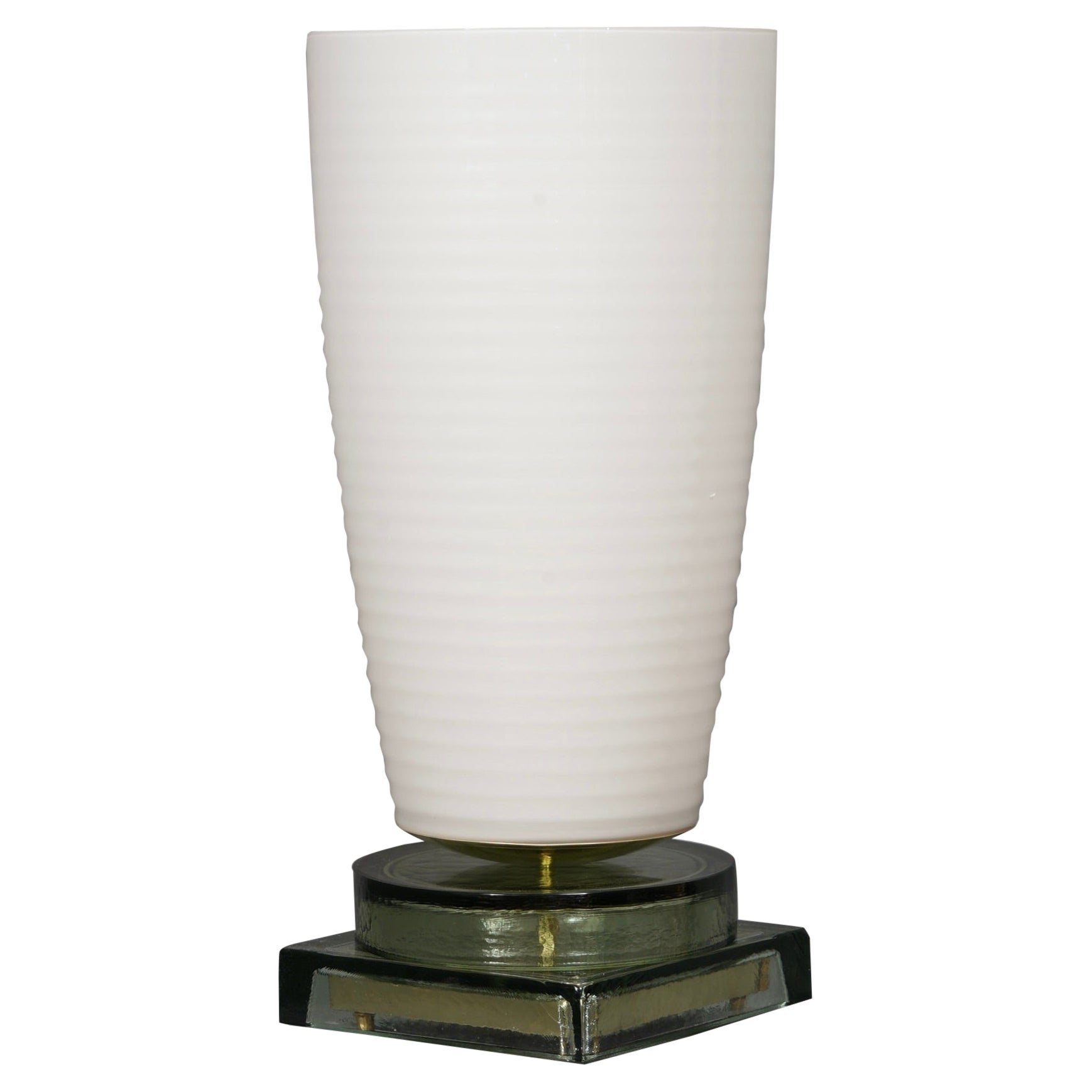 Murano im Stil von Vistosi Tischlampe aus geblasenem Weißglas und Messing, 1980