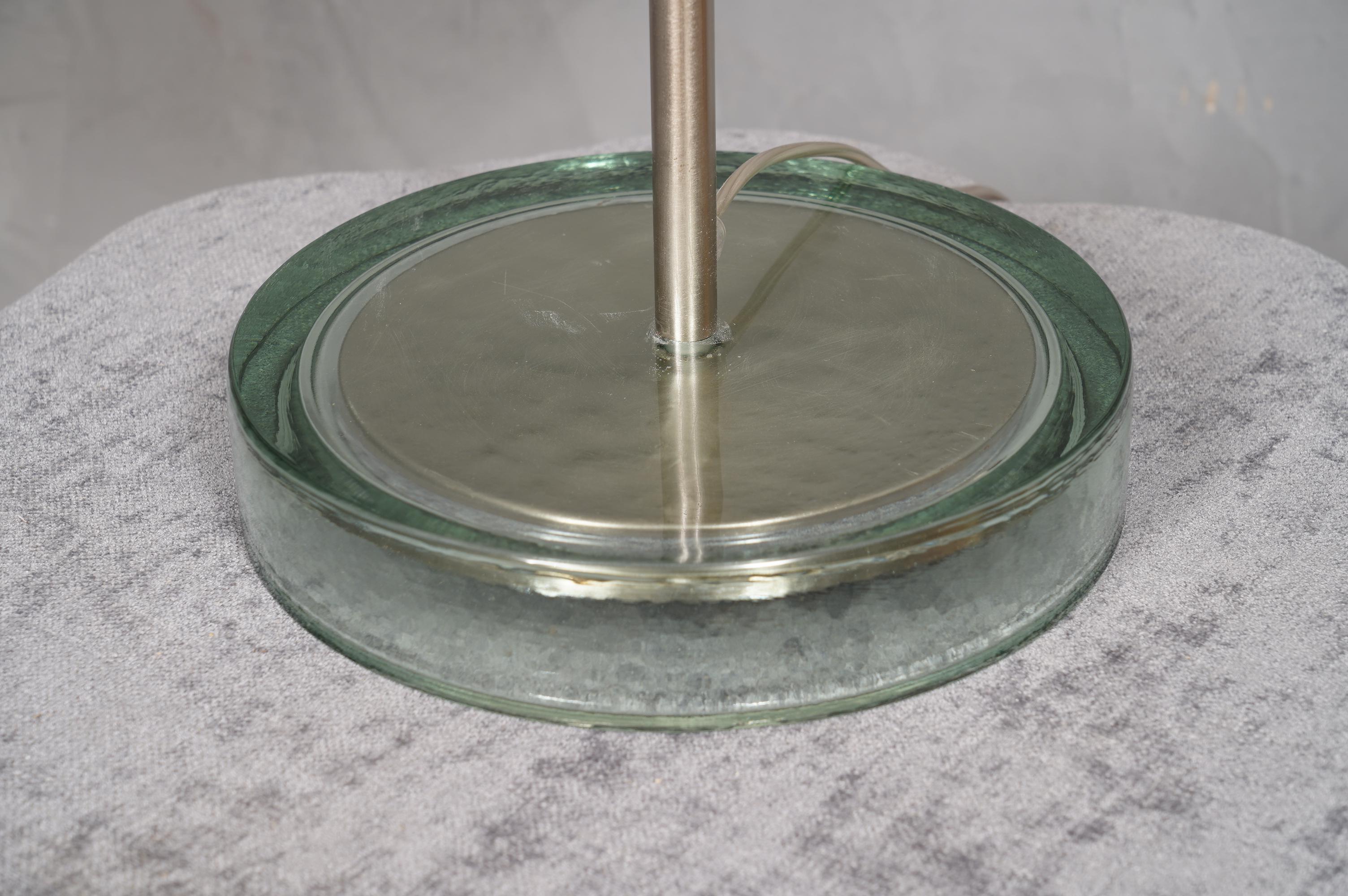 Murano im Stil von Vistosi Tischleuchte aus geblasenem Weißglas und Stahl, 1980 im Zustand „Gut“ im Angebot in Rome, IT