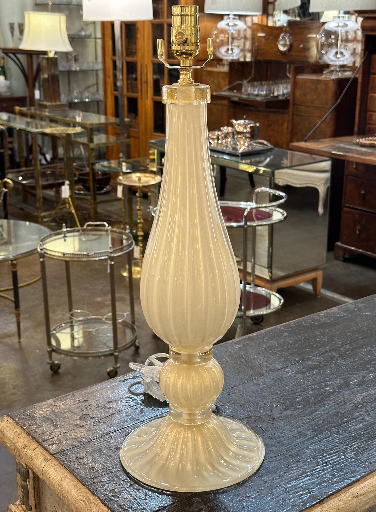 Murano-Tischlampen „Incamiciato“ aus Goldglas (21. Jahrhundert und zeitgenössisch) im Angebot