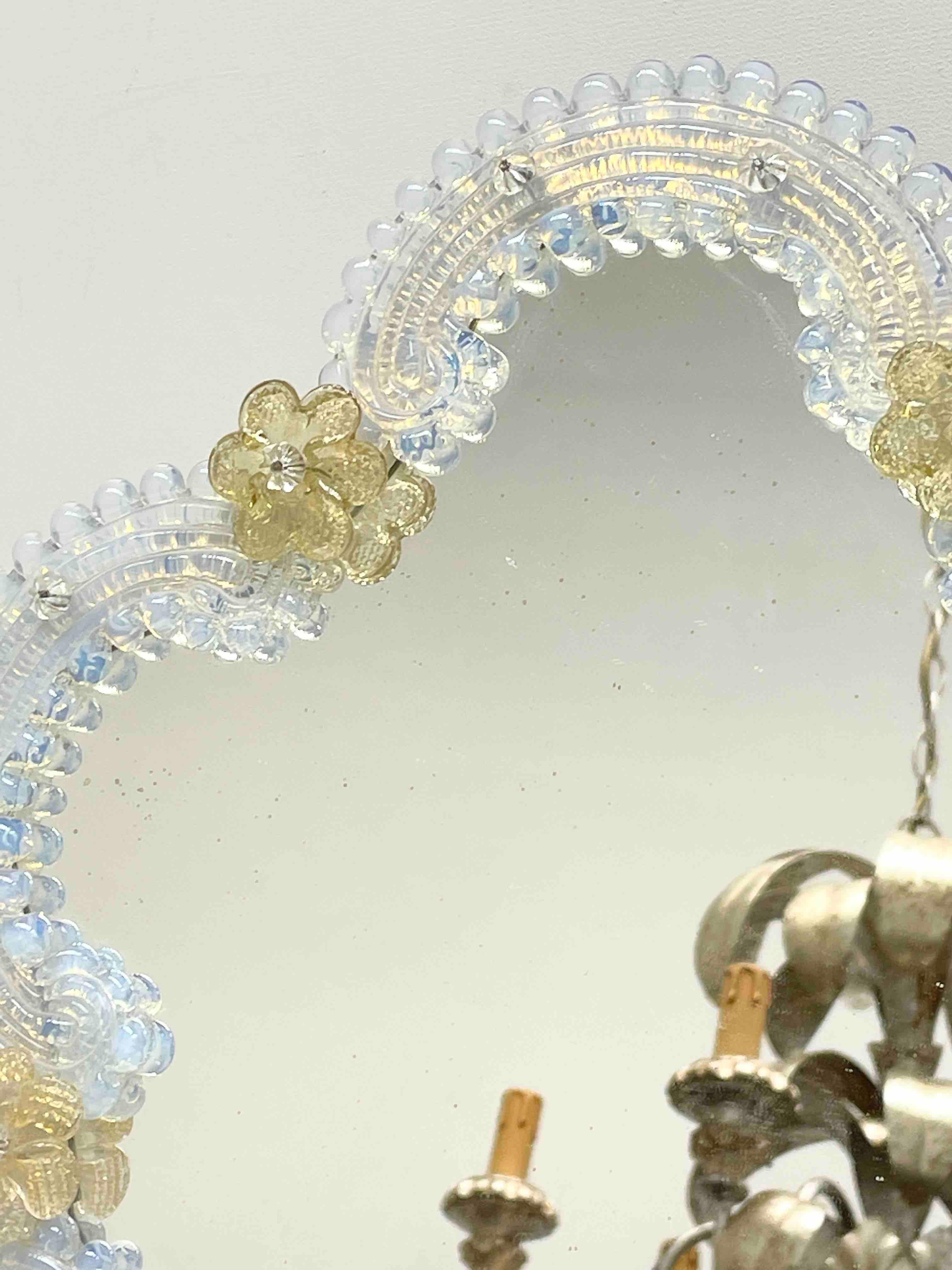 Murano Irisierender Glasspiegel mit Blumen 1950er Jahre, Italien Venezianisch Venedig (Handgefertigt) im Angebot