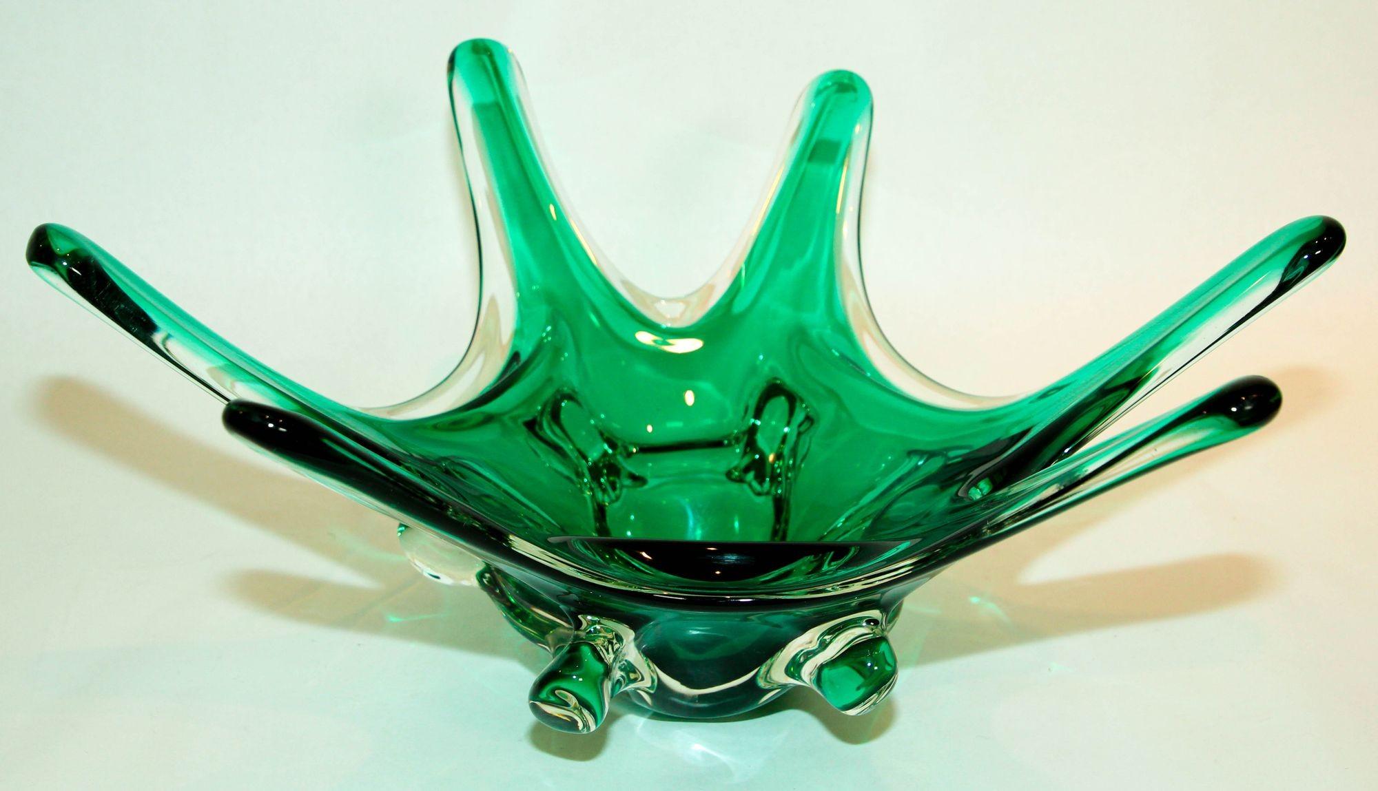 Murano Italian Art Glass Bowl Emerald Green Large Centerpiece circa 1950 en vente 3