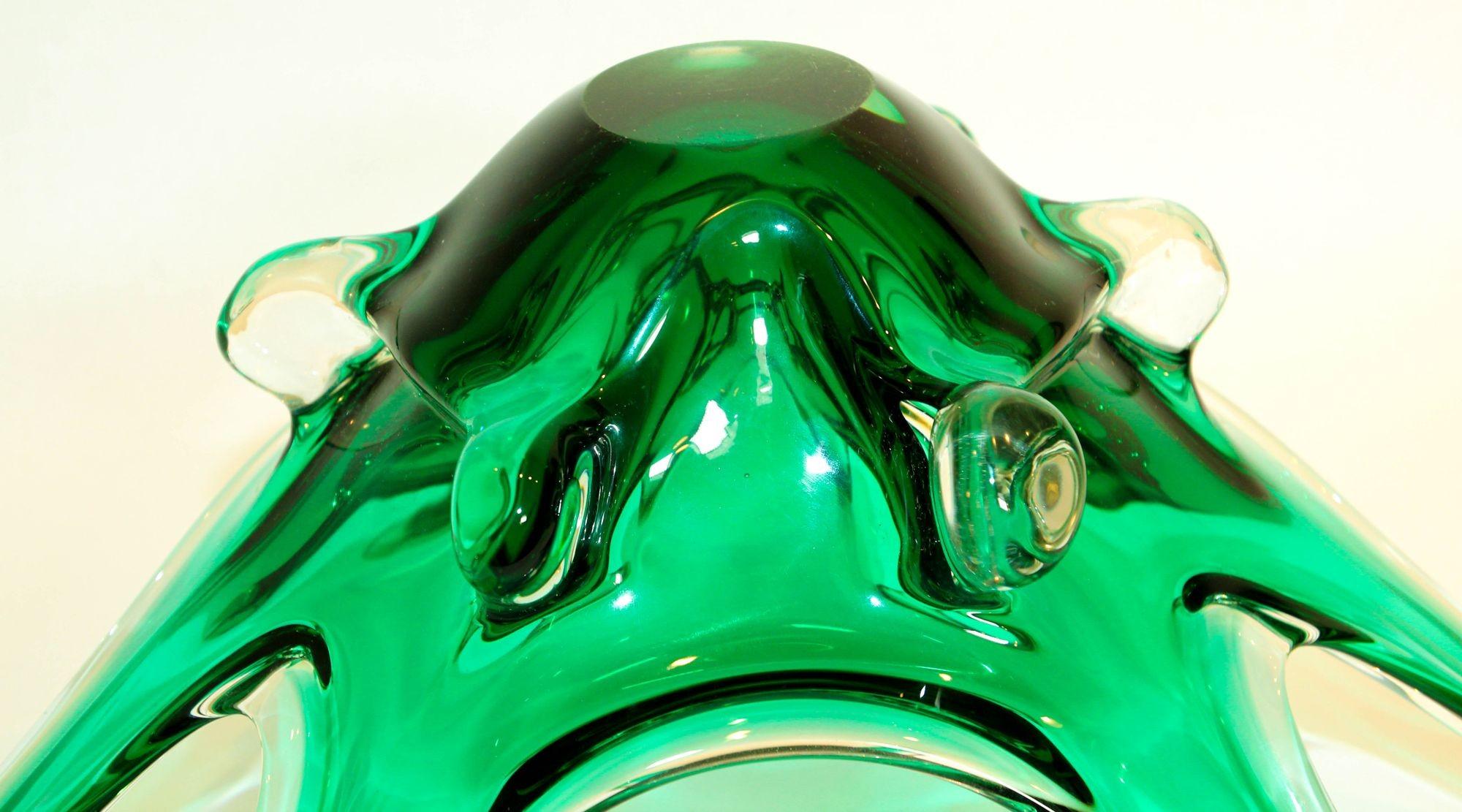 Murano Italian Art Glass Bowl Emerald Green Large Centerpiece circa 1950 en vente 4