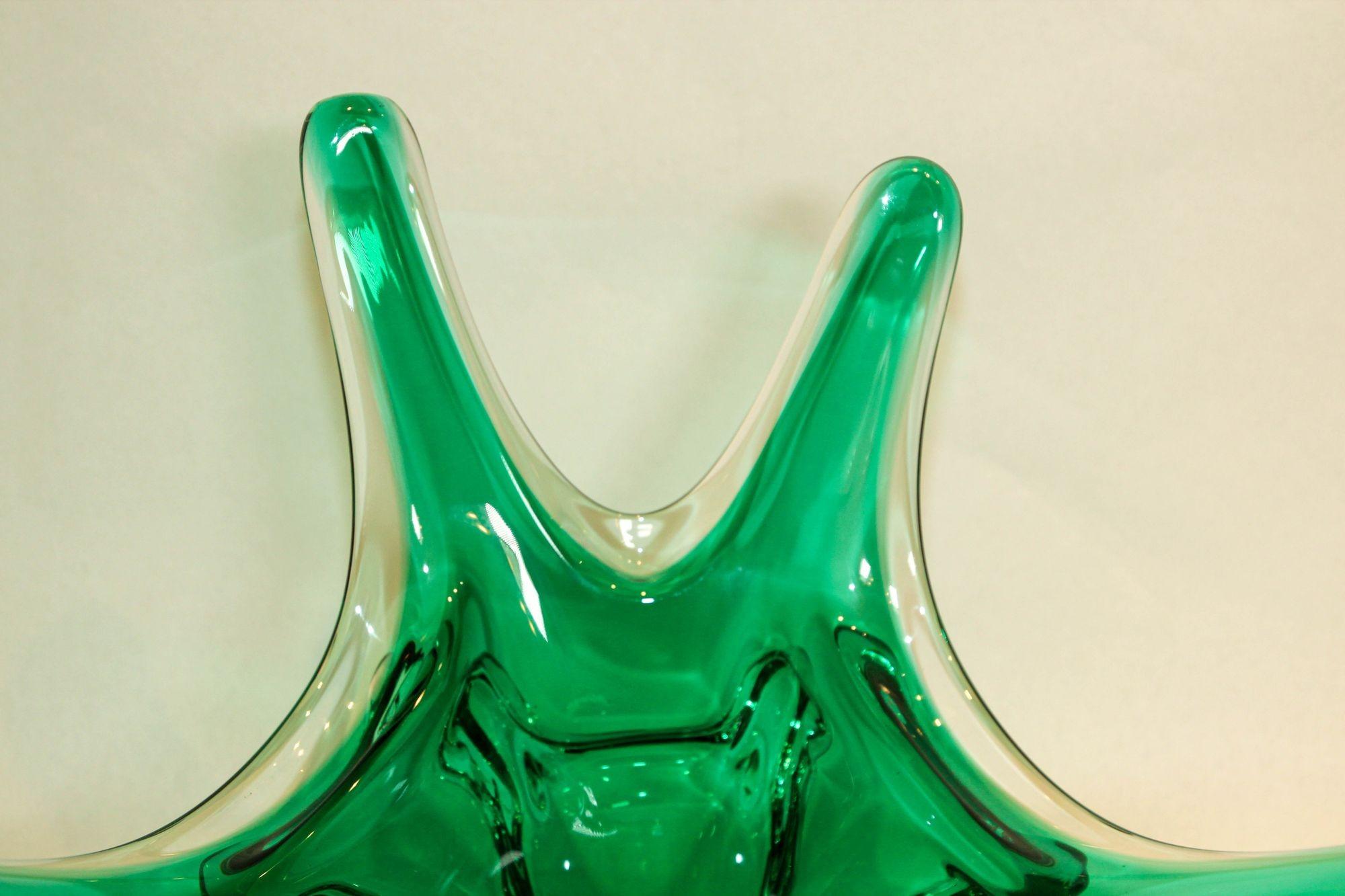 Murano Italian Art Glass Bowl Emerald Green Large Centerpiece circa 1950 en vente 5