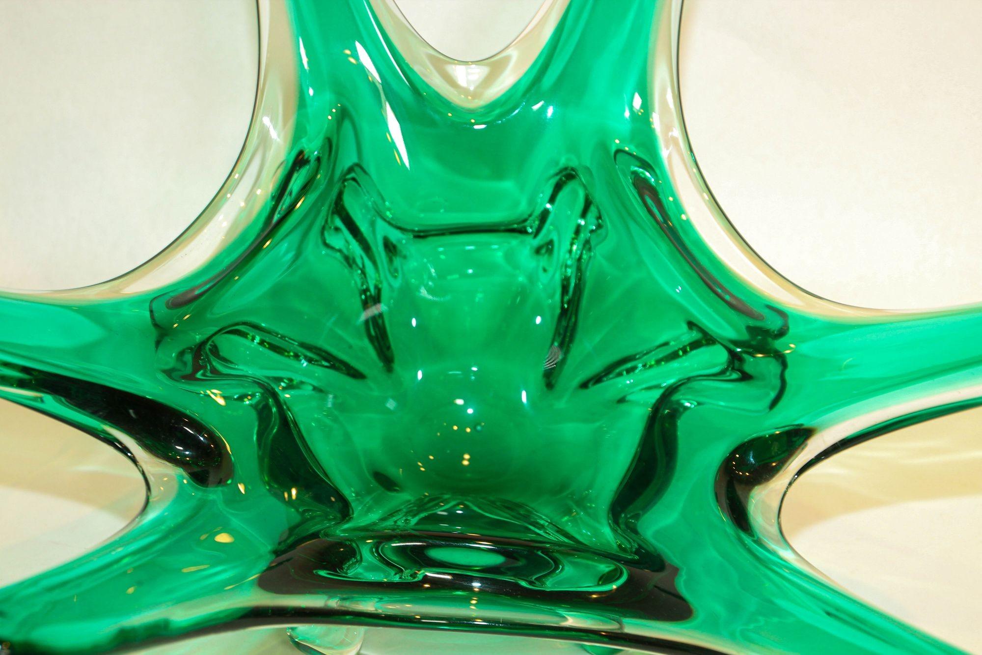 Murano Italian Art Glass Bowl Emerald Green Large Centerpiece circa 1950 en vente 7