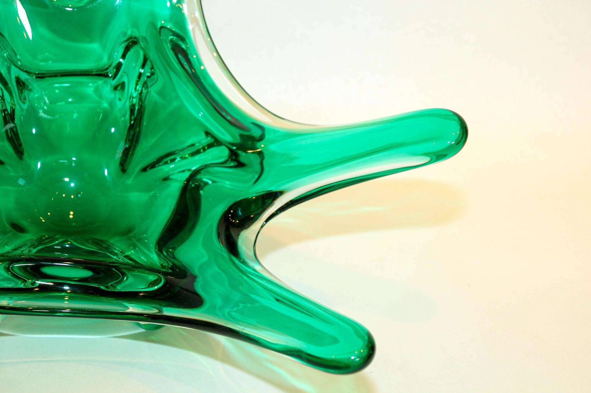 Murano Italian Art Glass Bowl Emerald Green Large Centerpiece circa 1950 en vente 8
