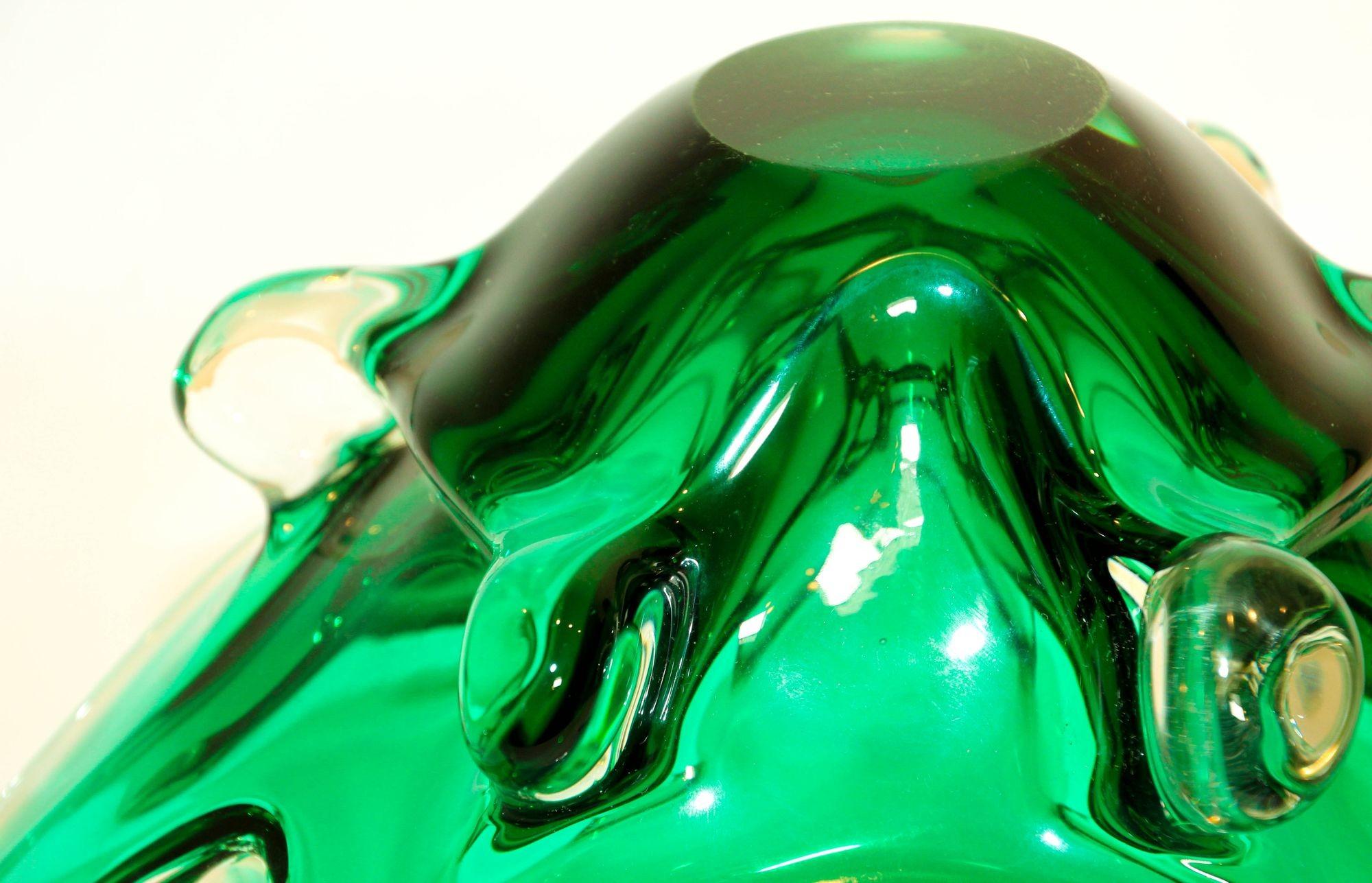 Murano Italian Art Glass Bowl Emerald Green Large Centerpiece circa 1950 en vente 11