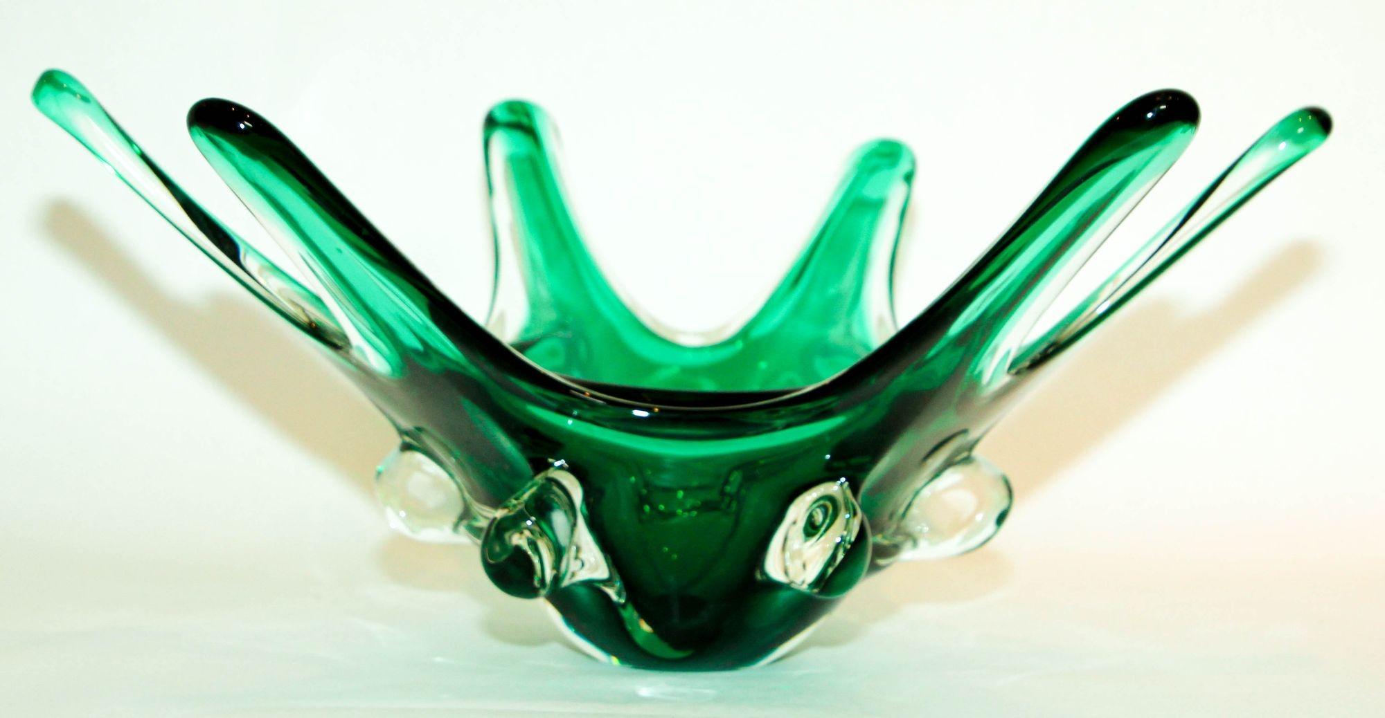 Murano Italian Art Glass Bowl Emerald Green Large Centerpiece circa 1950 In Good Condition For Sale In North Hollywood, CA