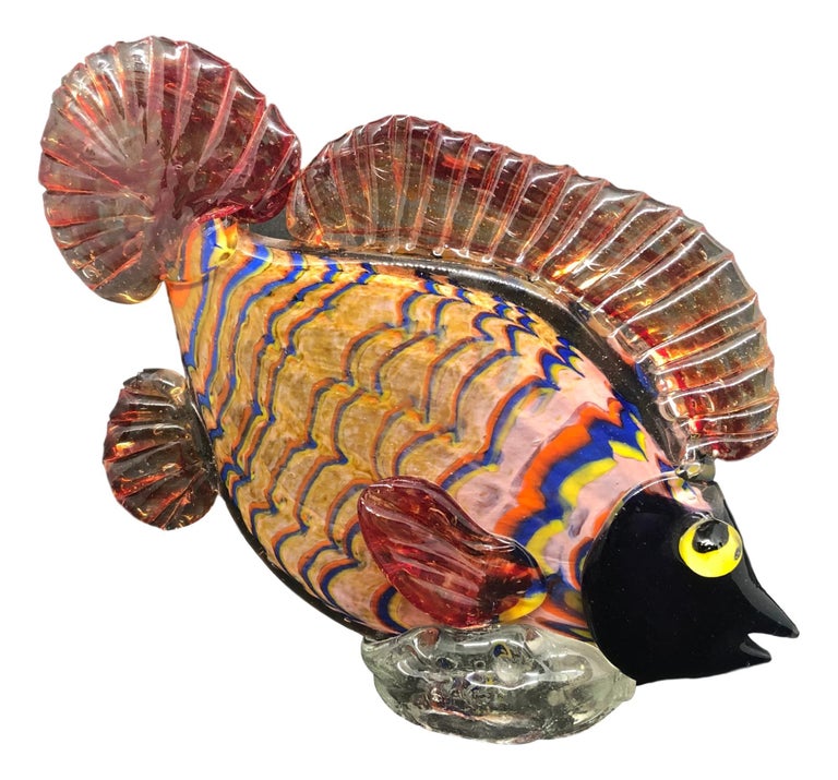 A Venetian sculptural fish figurine in hand blown glass, produced on the isle of Murano, circa 1960s. A nice piece of art for any room.