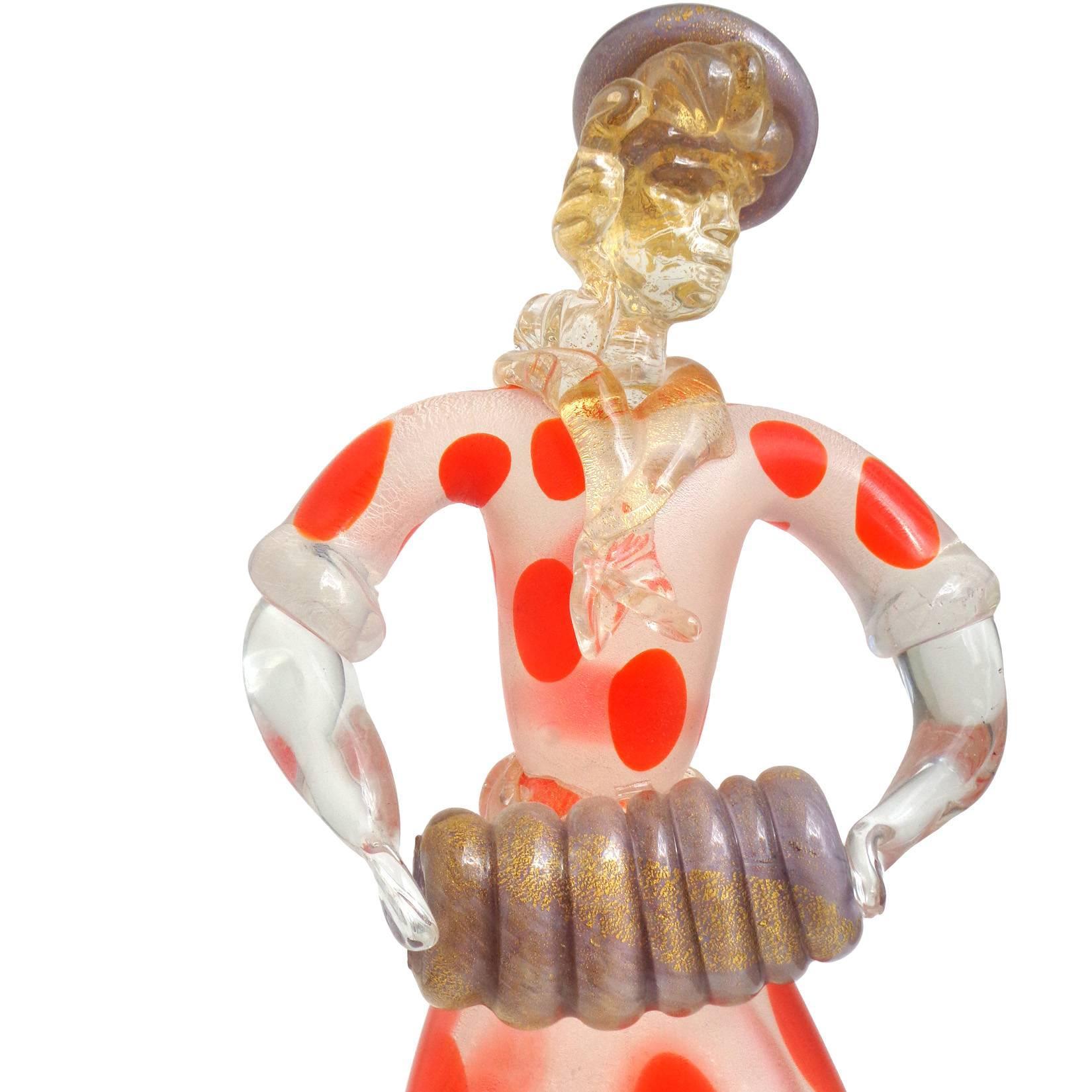 Splendida, e molto insolita, parigina d'epoca di Murano soffiata a mano a pois arancioni, viola lavanda, oro e argento che suona una fisarmonica. Creato alla maniera dell'azienda Seguso Vetri d'Arte e del maestro artista del vetro Alfredo Barbini.