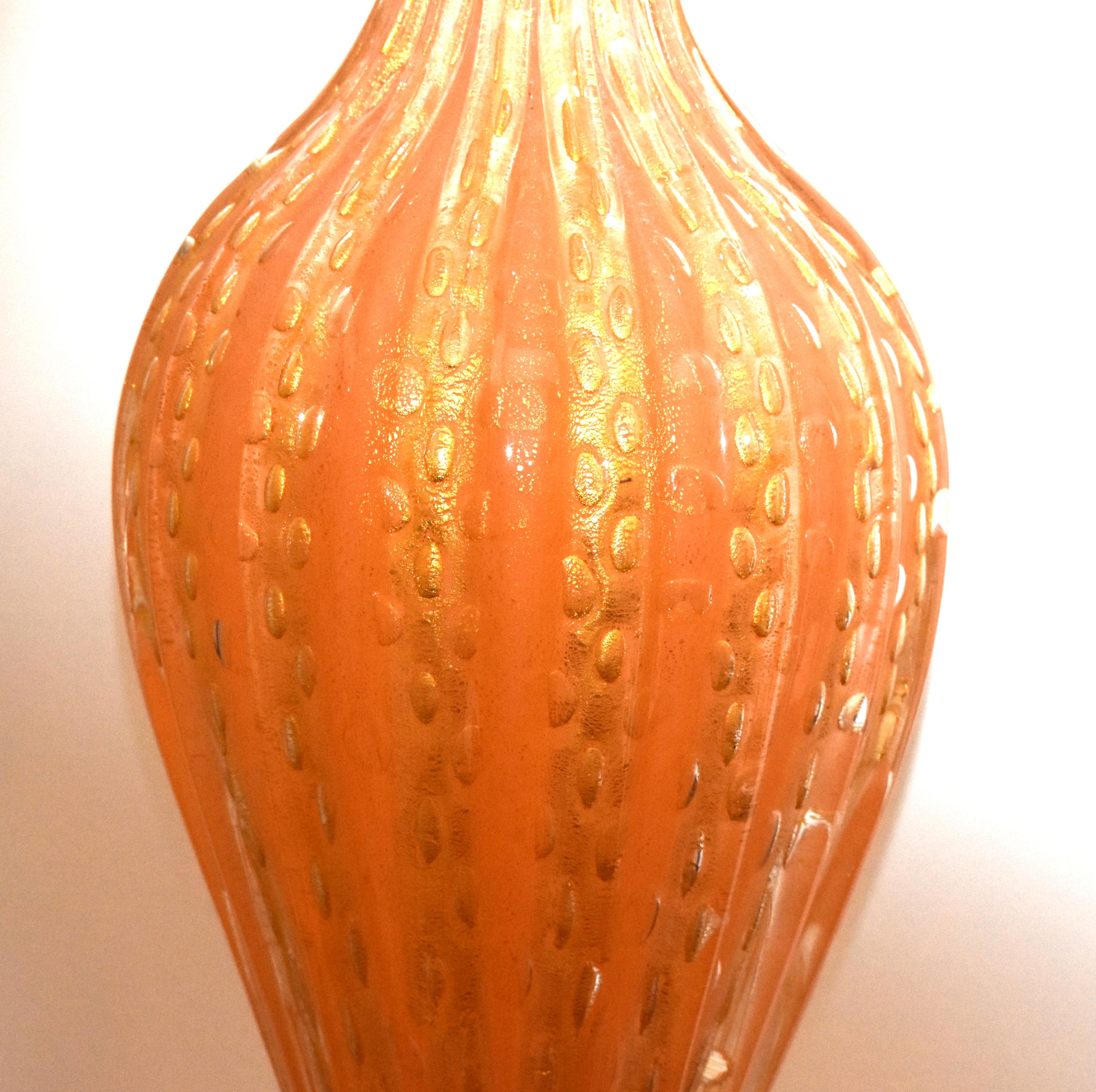 Murano Italian Gold and Salmon Glass Table Lamp In Good Condition For Sale In Cathedral City, CA