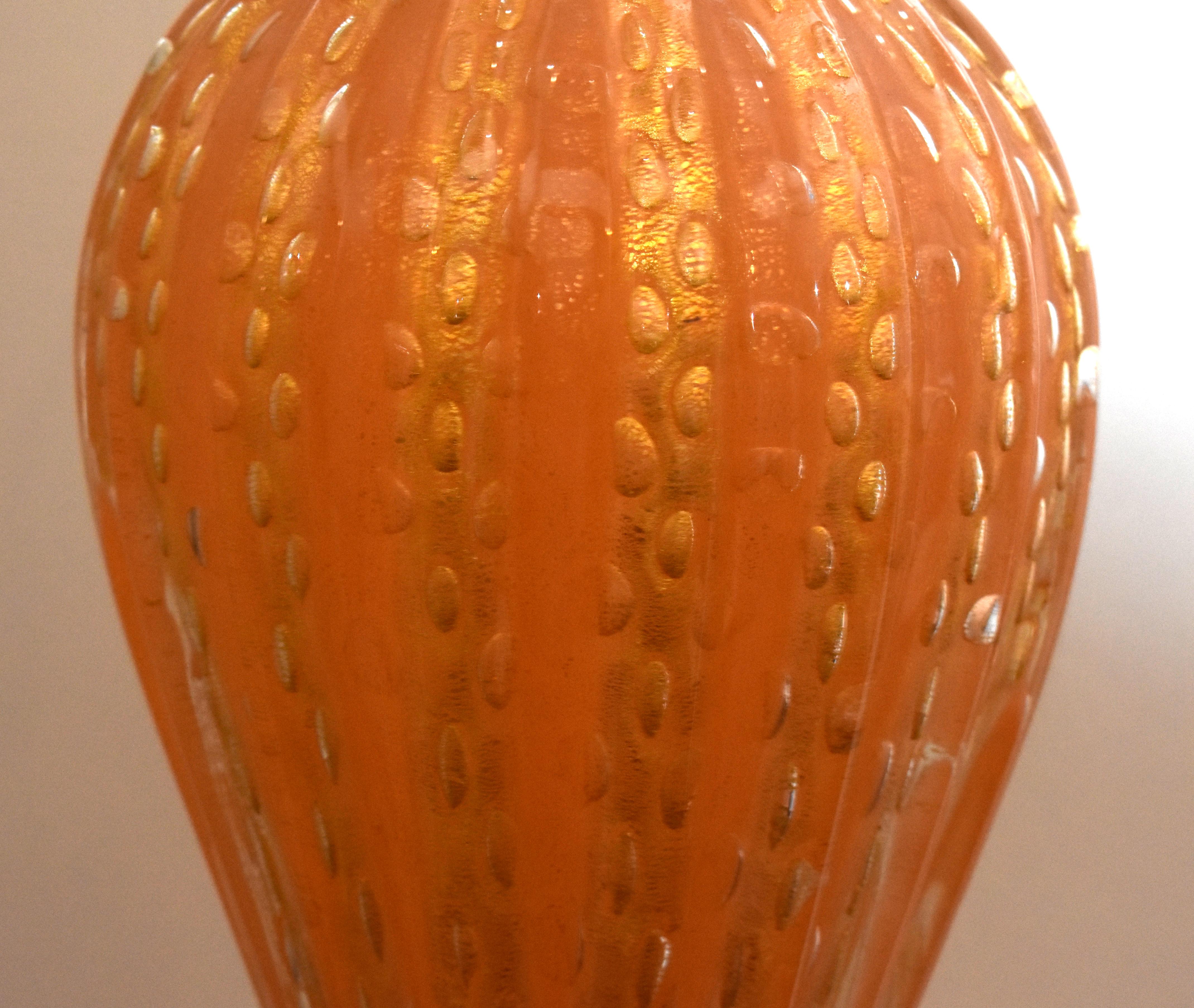 Mid-20th Century Murano Italian Gold and Salmon Glass Table Lamp For Sale