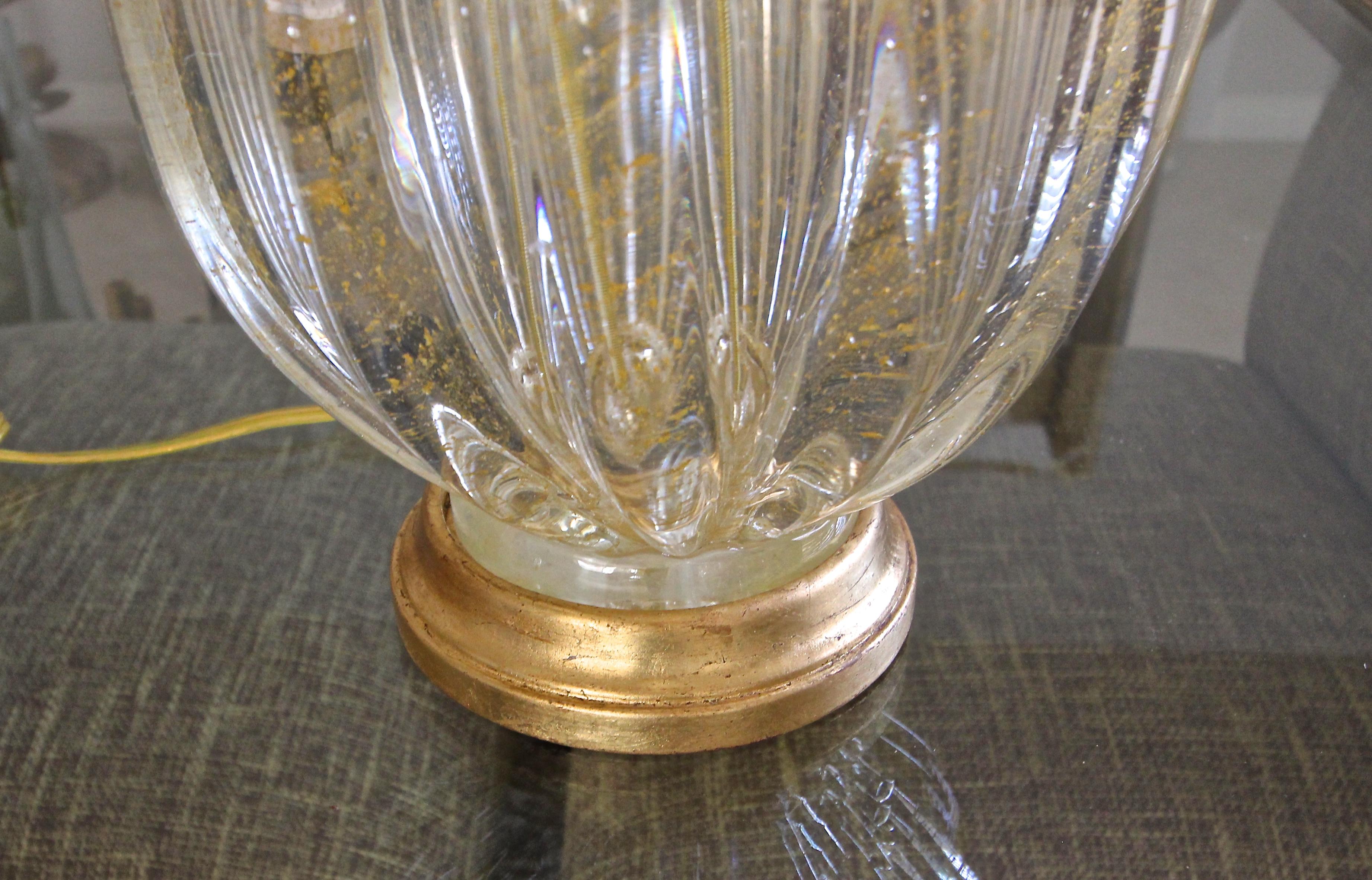 Italienische Murano-Tischlampe aus geripptem Glas, Gold und klarem, kontrolliertem Blasenglas im Angebot 2