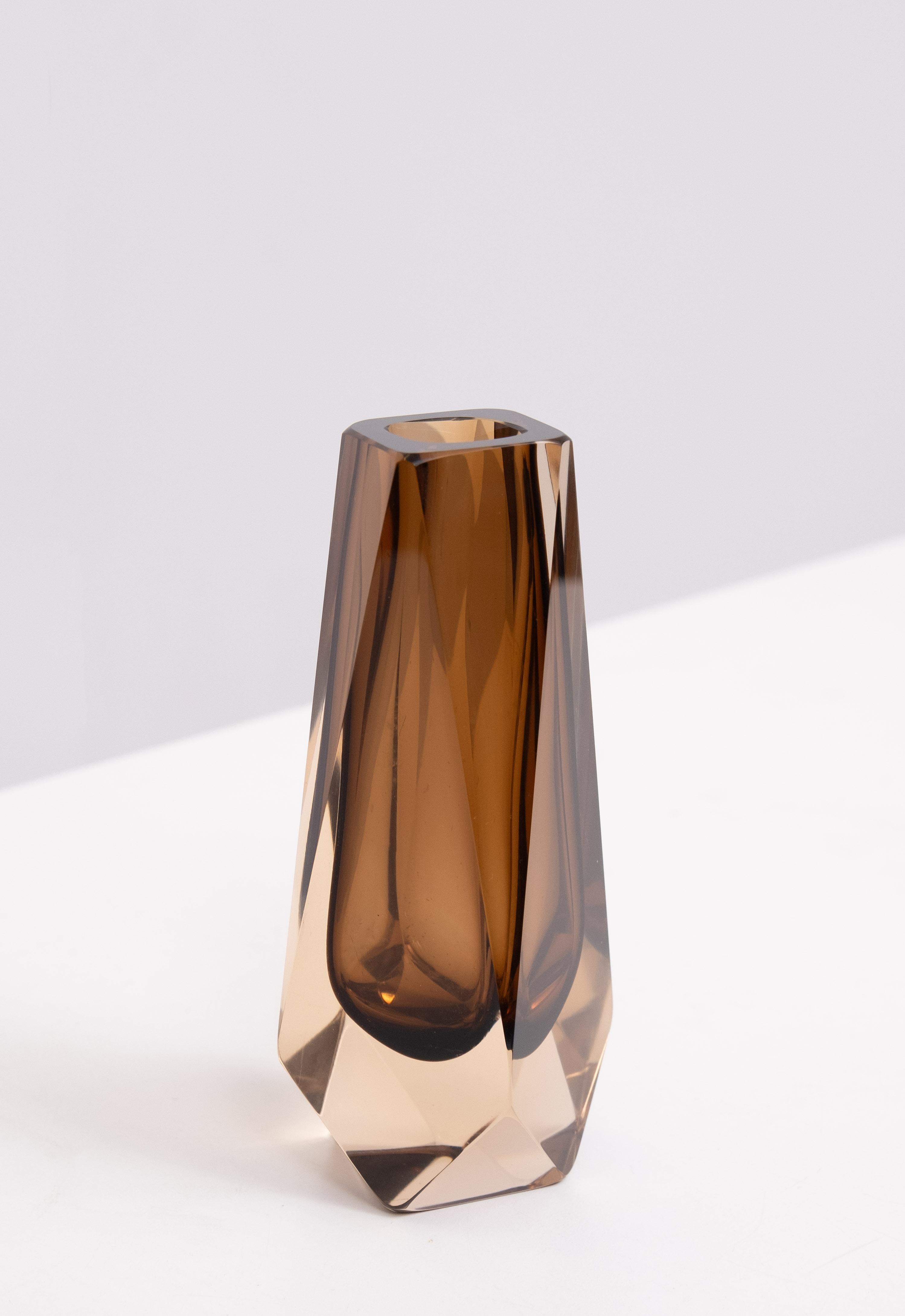 Murano Italienisch Luigi Mandruzzato  Braun  Vase aus Kunstglas mit Facettenschliff 1960er Jahre im Zustand „Gut“ im Angebot in Den Haag, NL