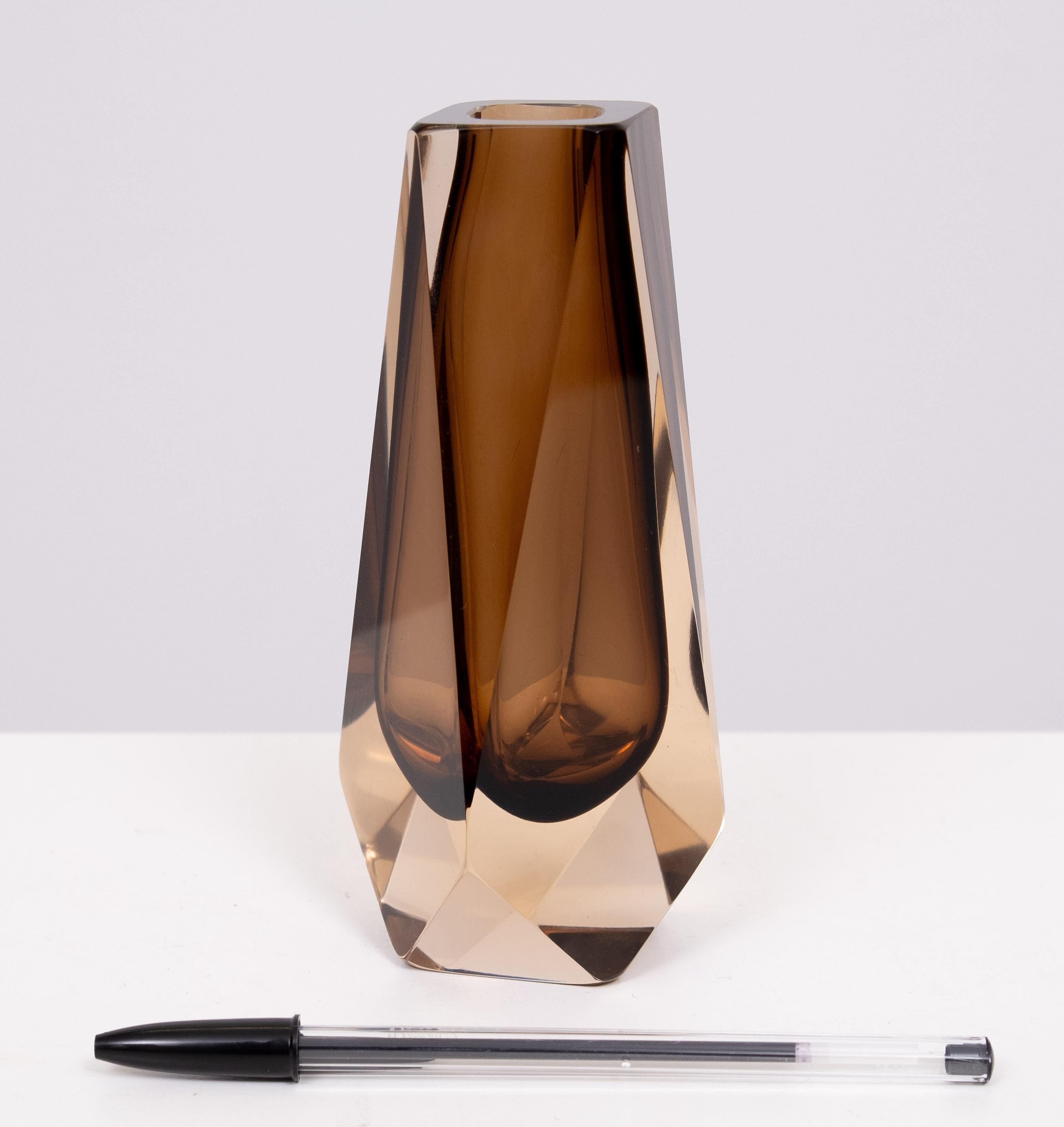 Murano Italienisch Luigi Mandruzzato  Braun  Vase aus Kunstglas mit Facettenschliff 1960er Jahre (Glaskunst) im Angebot