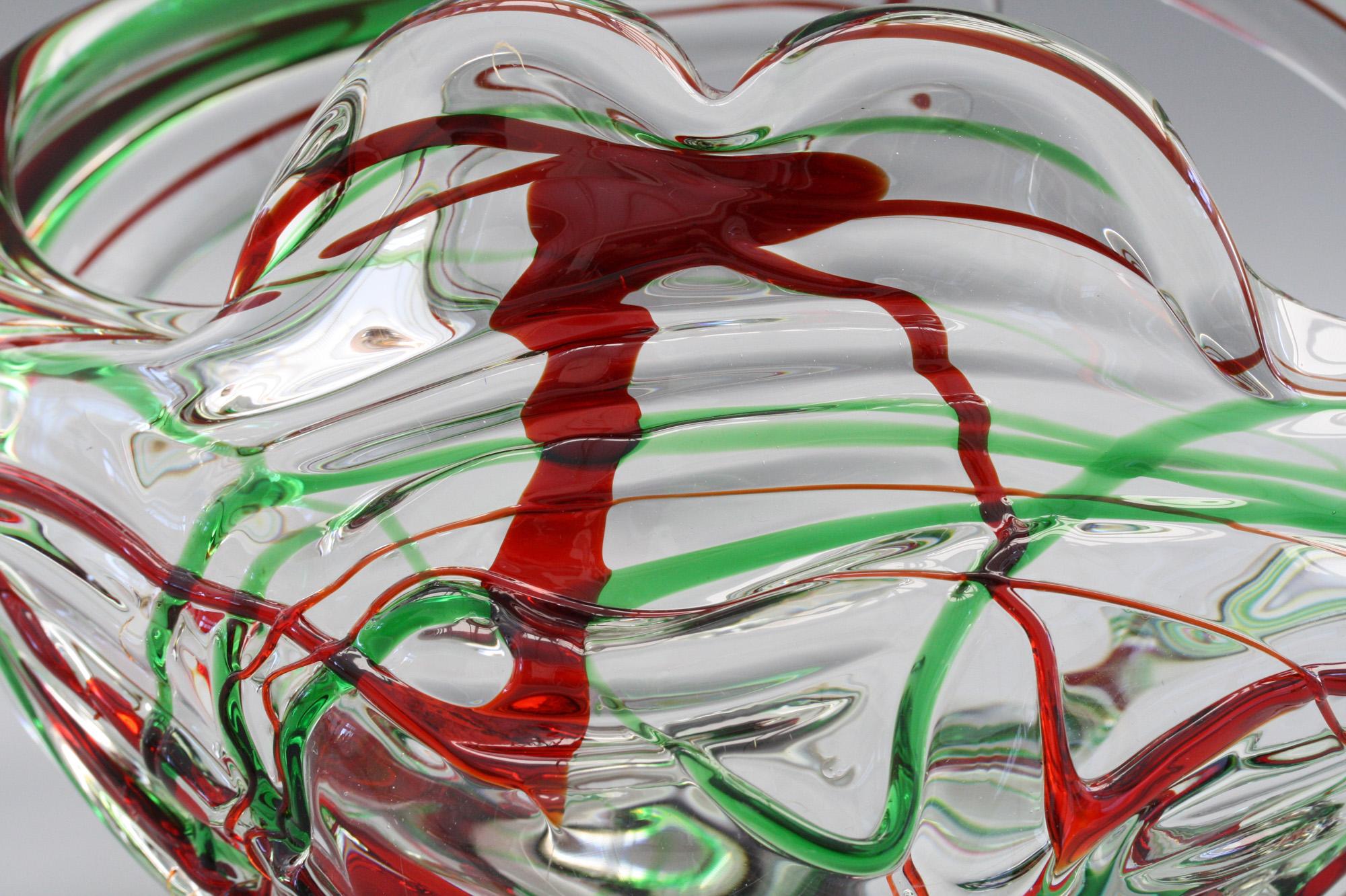 Murano Italian Midcentury Art Glass Bowl with Red and Green Trailed Designs For Sale 4