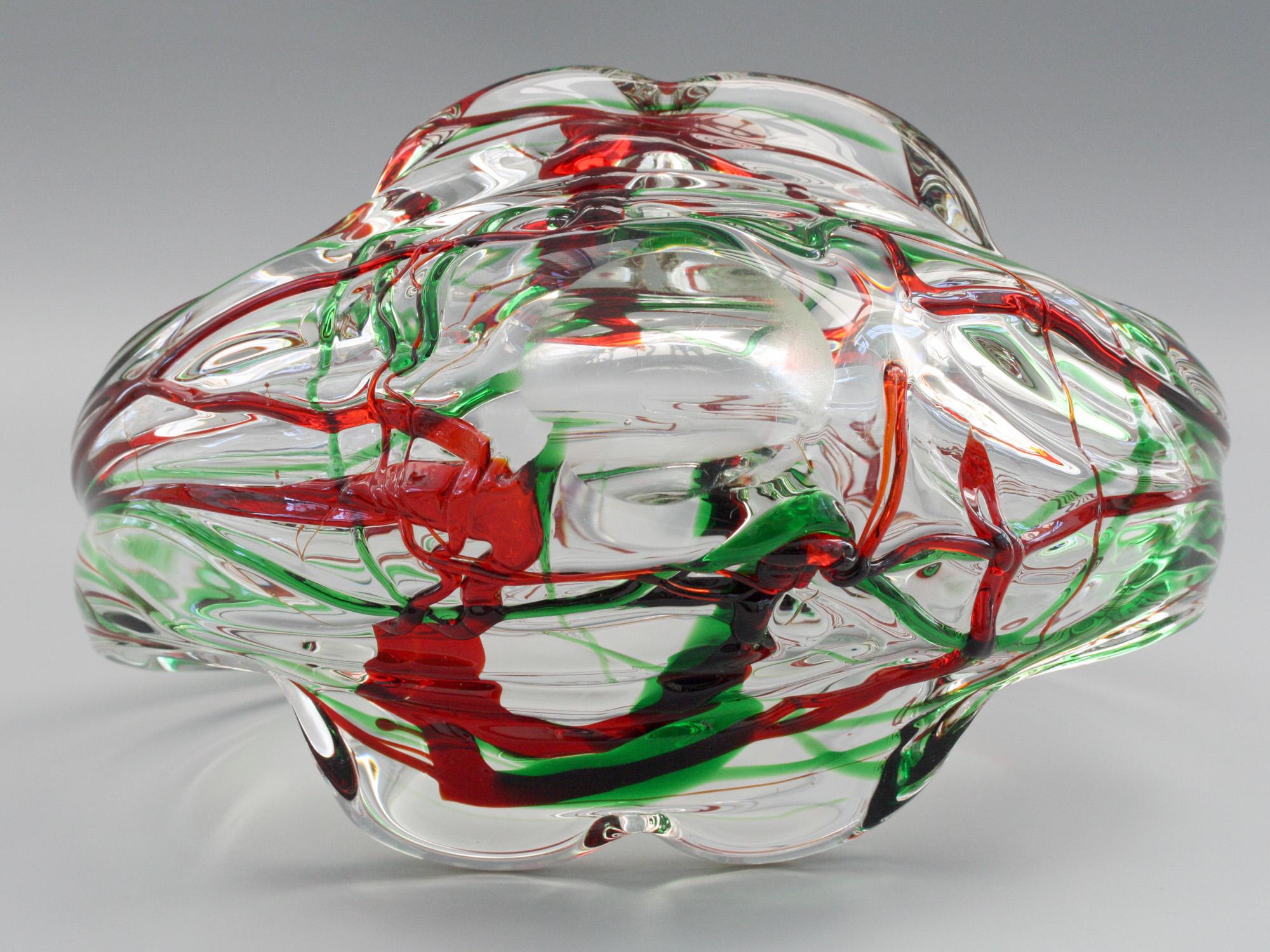 Cuenco de cristal artístico italiano de Murano de mediados de siglo con diseños de trazos rojos y verdes en venta 5