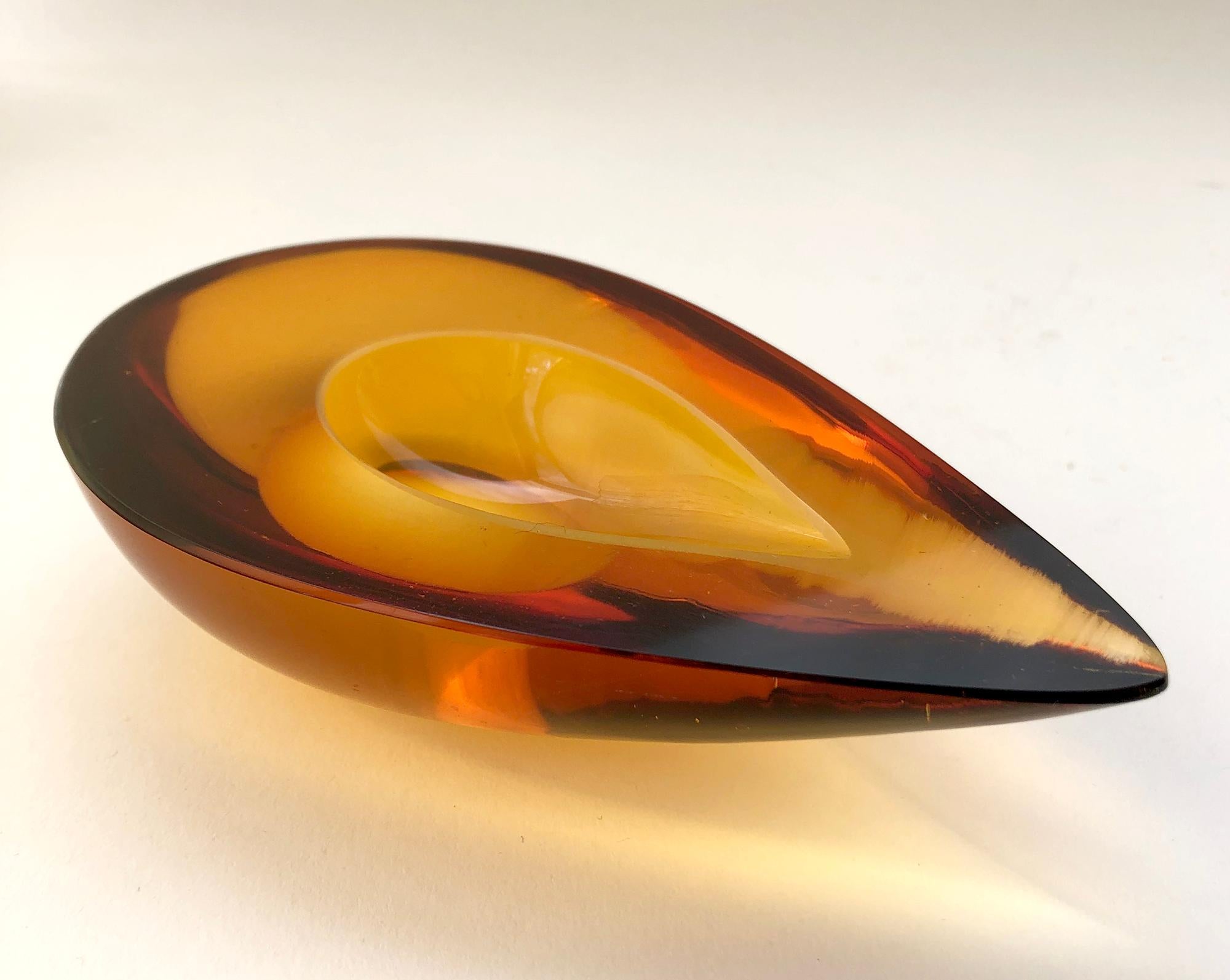 Murano Italian Modernist Amber Sommerso Small Teardrop Bowl In Good Condition For Sale In Palm Springs, CA