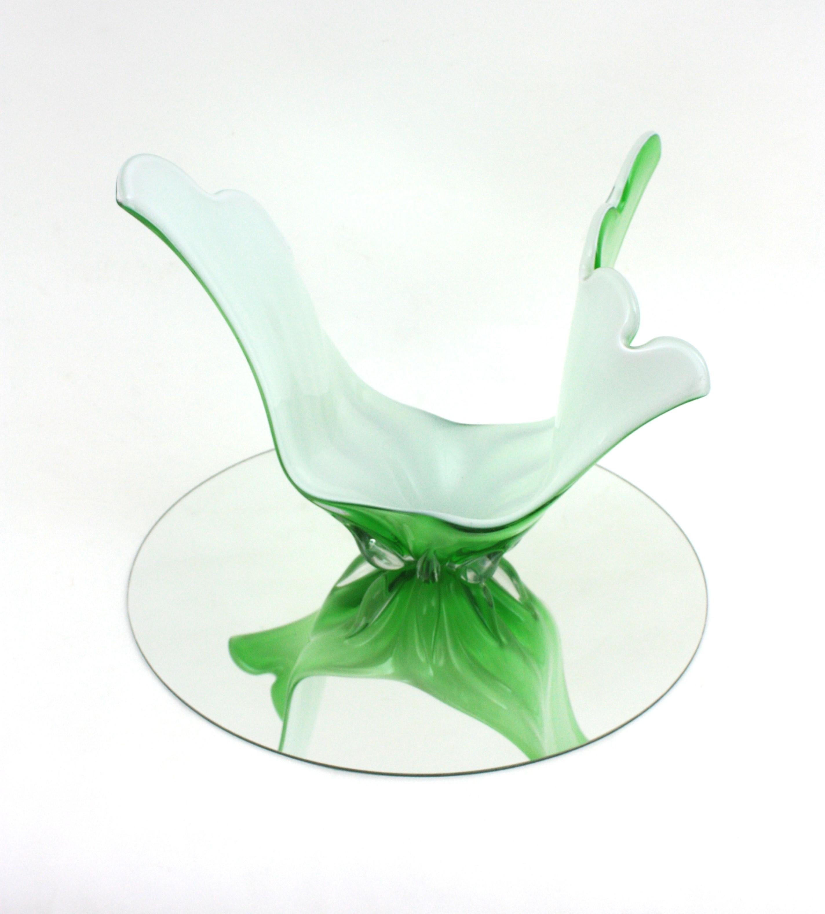 Murano Italian Modernist Green White Glass Centerpiece Vase en venta 7