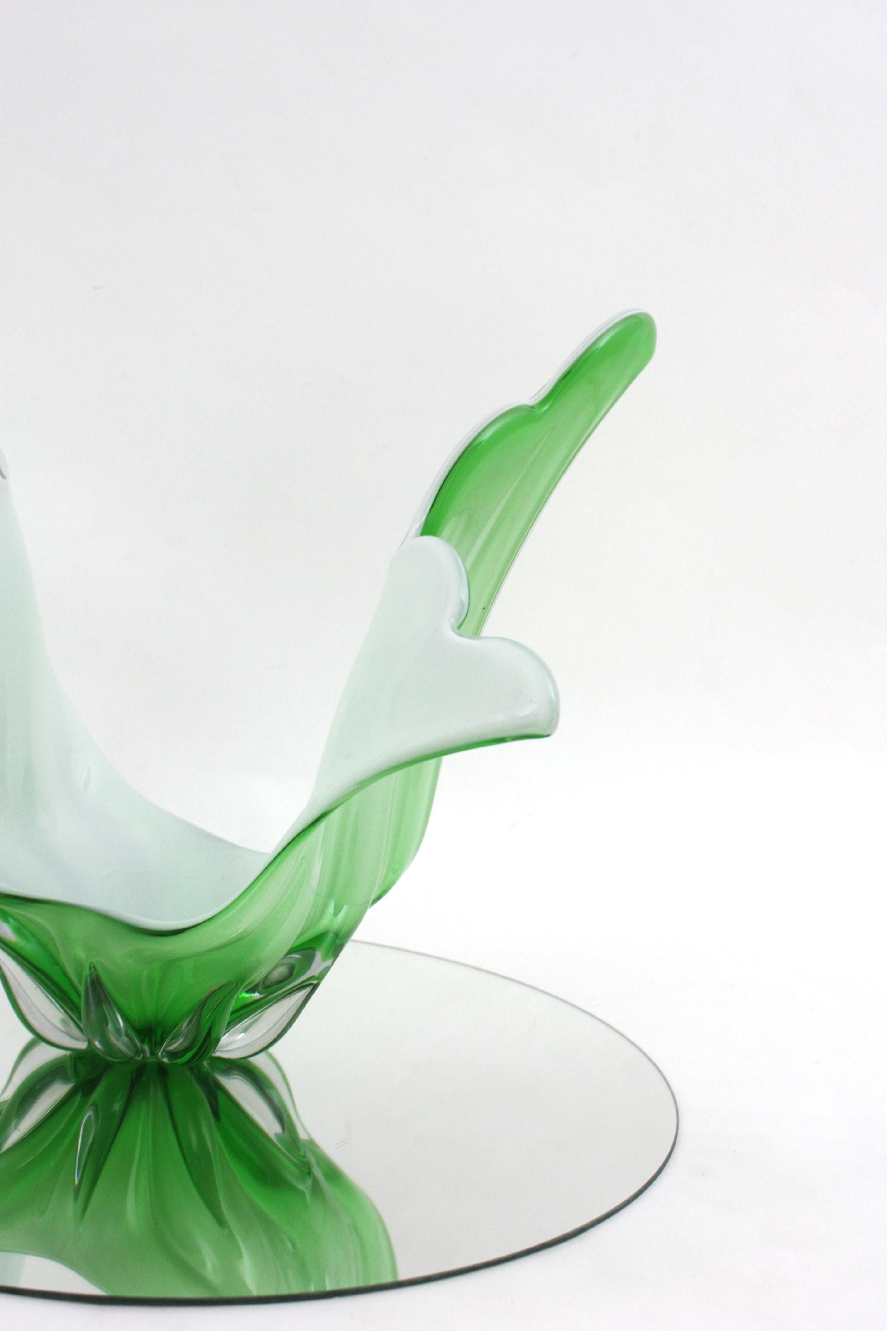 Murano Italian Modernist Green White Glass Centerpiece Vase en venta 1