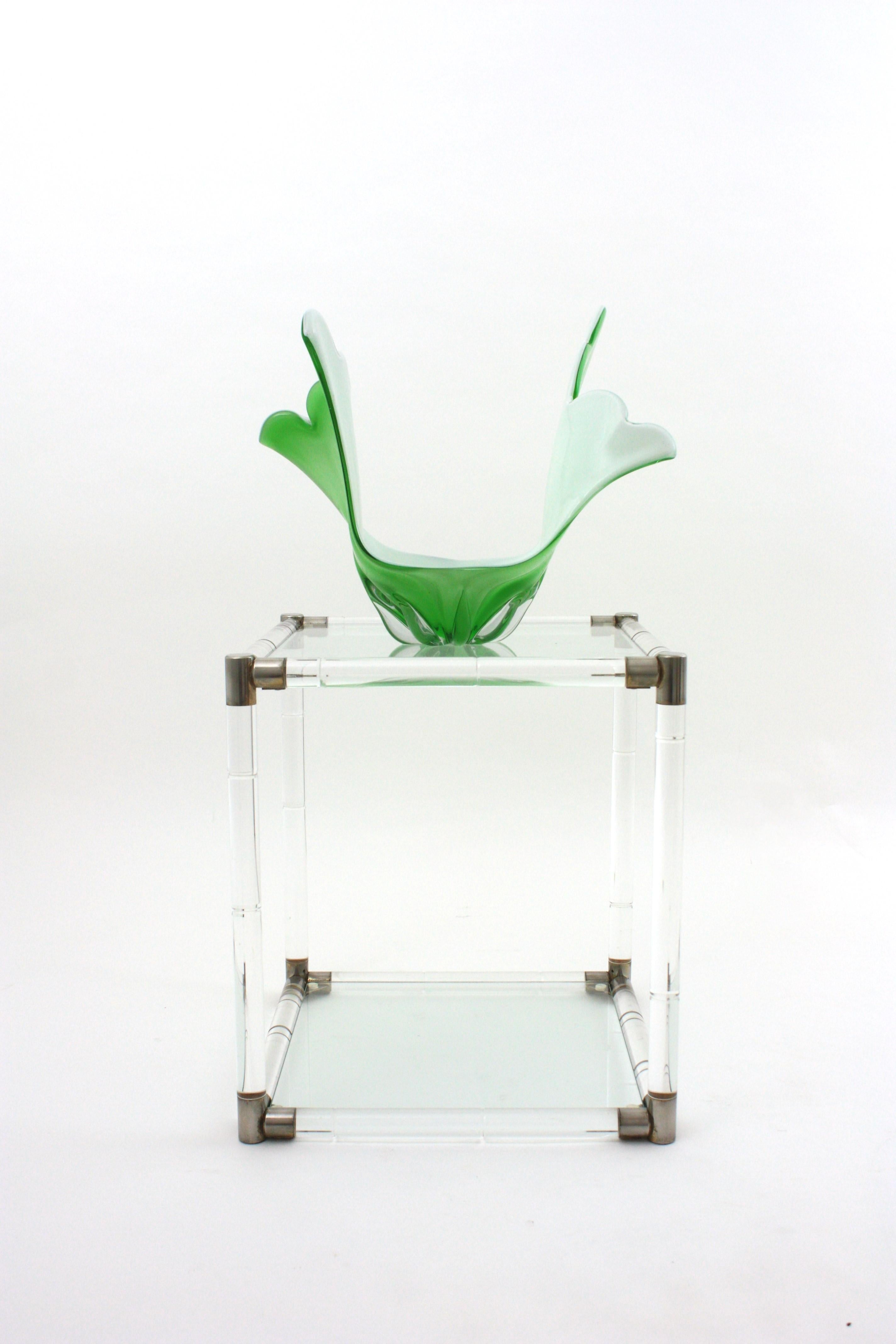 Murano Italian Modernist Green White Glass Centerpiece Vase Vidrio artístico en venta