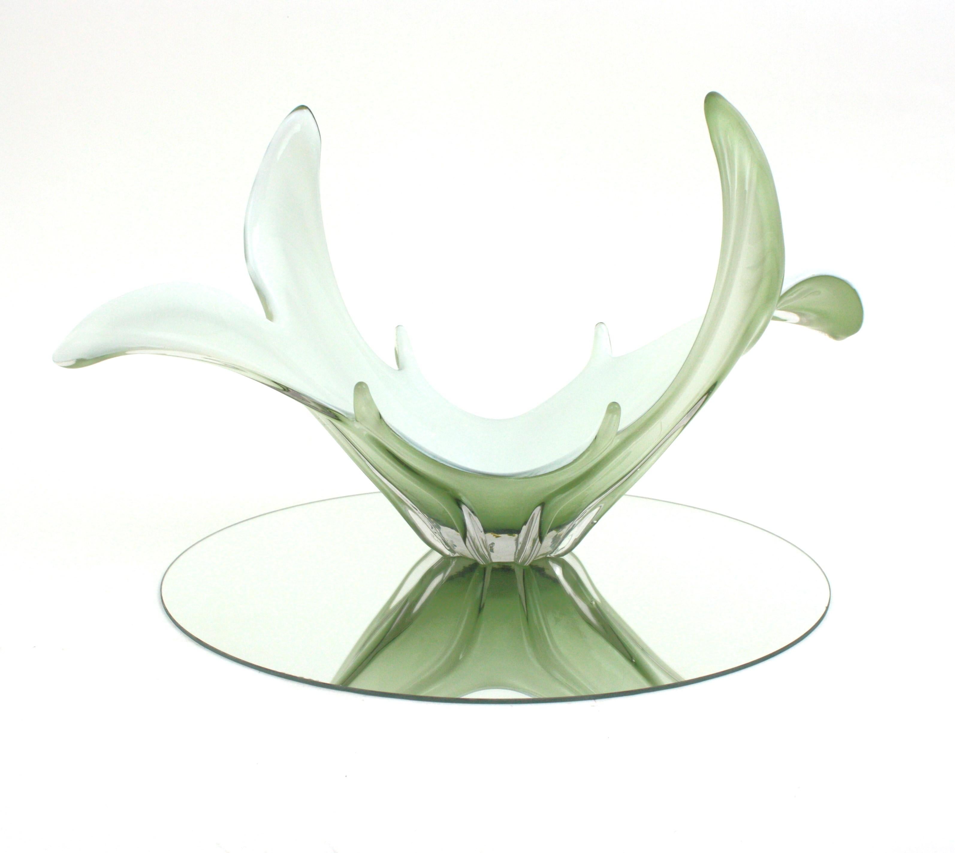 Murano Italian Modernist Pale Green White Glass Centerpiece Vase  In Good Condition For Sale In Barcelona, ES