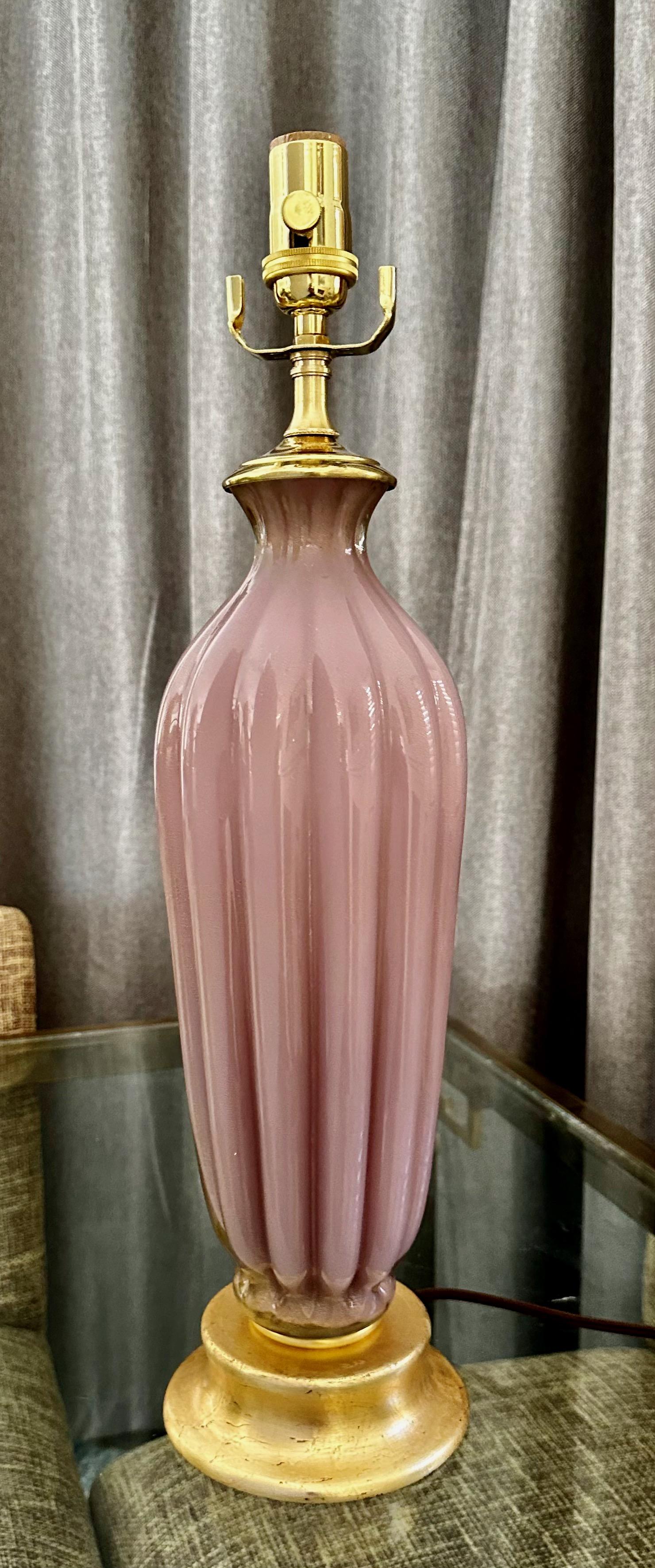 Mid-20th Century Murano Italian Pink Mauve Ribbed Glass Table Lamp For Sale