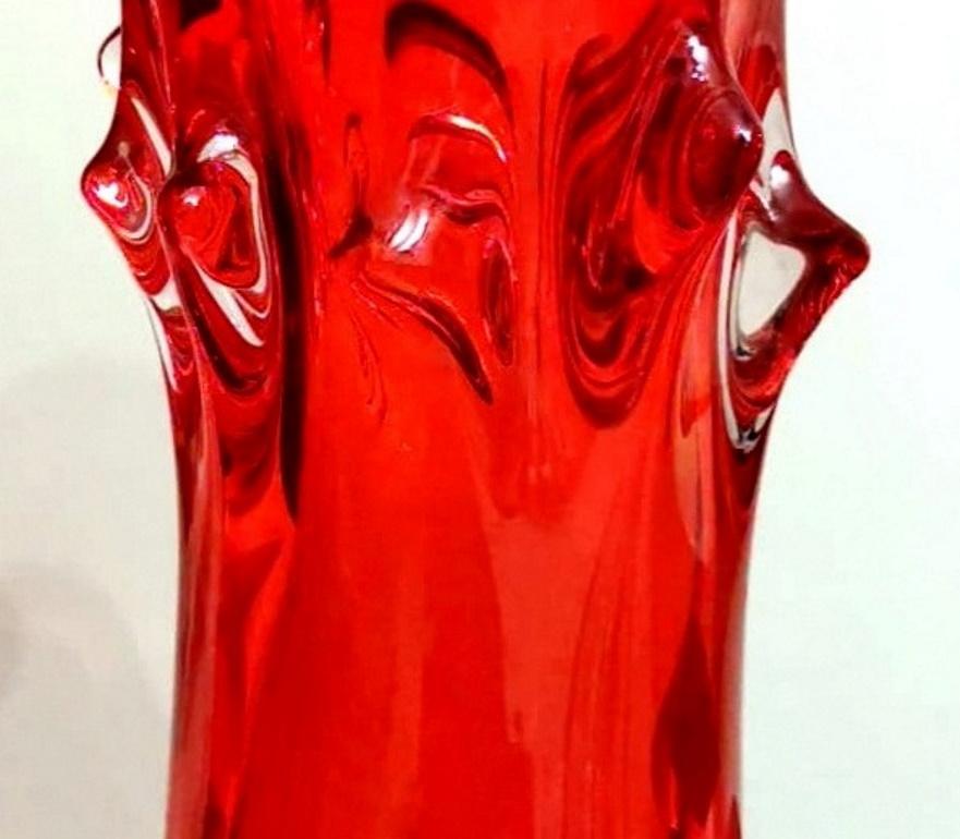 Vase italien vintage de Murano soufflé à la main rouge rubis, modèle Spike, soufflé à la main en vente 1