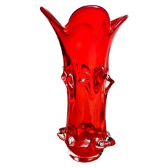 Italienische Murano-Vase im Vintage-Stil mit Spikesmuster in Rubinrot, mundgeblasen