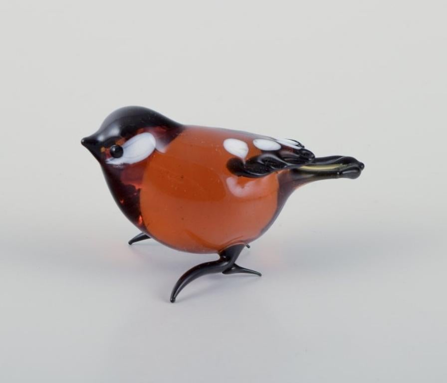 Verre d'art Murano, Italie. Une collection de quatre figurines d'oiseaux miniatures en verre. en vente