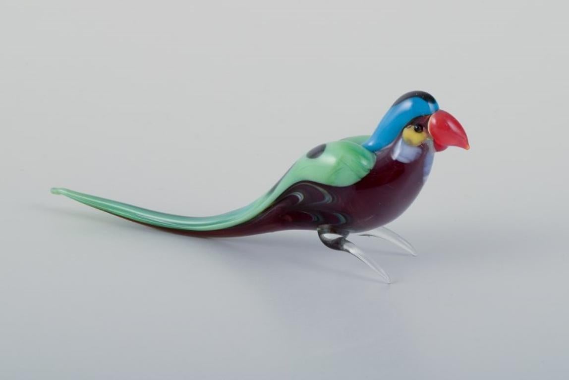 Murano, Italie. Une collection de quatre figurines d'oiseaux miniatures en verre. en vente 3